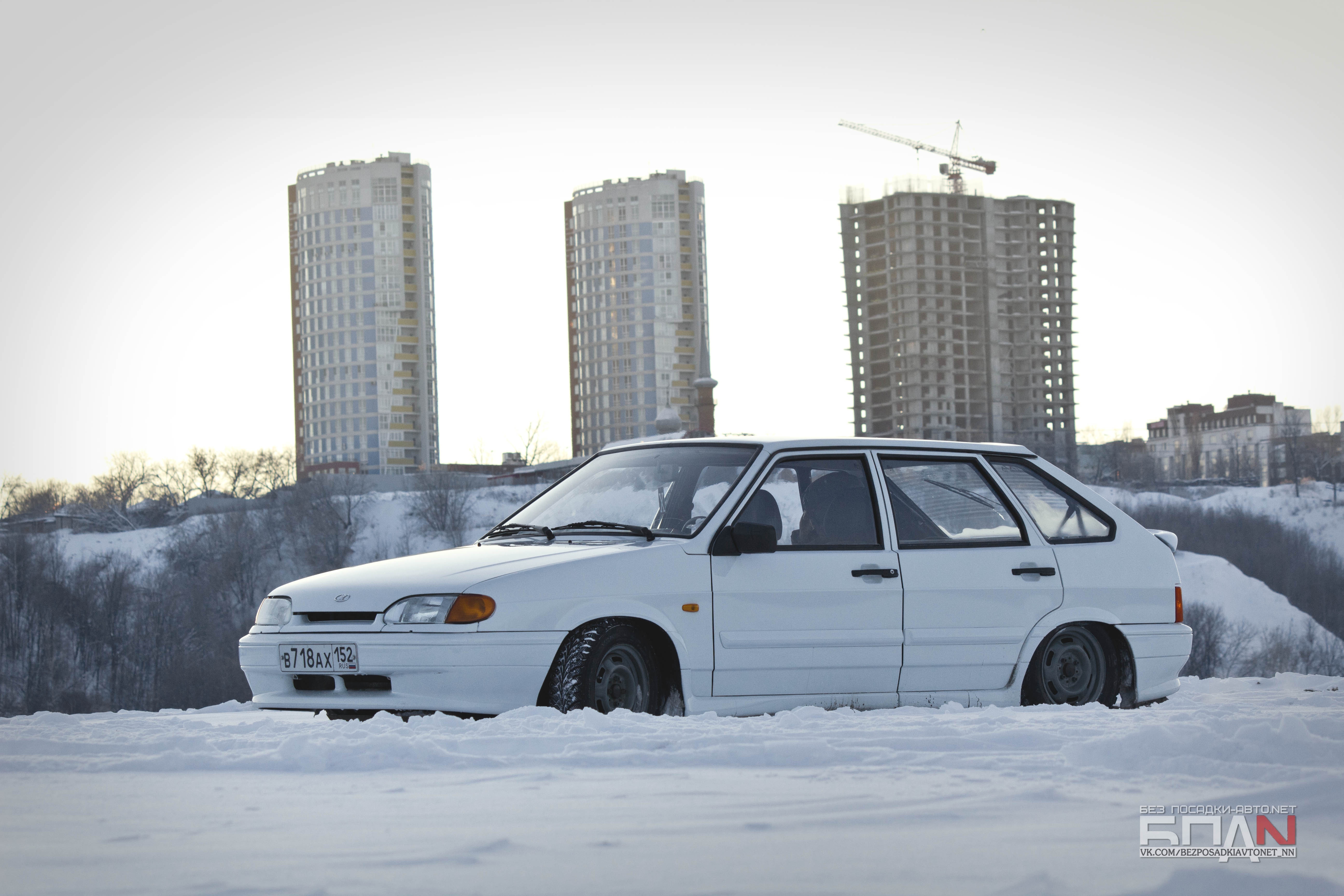 Скачать обои зима, машина, авто, стройка, дома, белая, auto, 2114, раздел  машины в разрешении 5184x3456