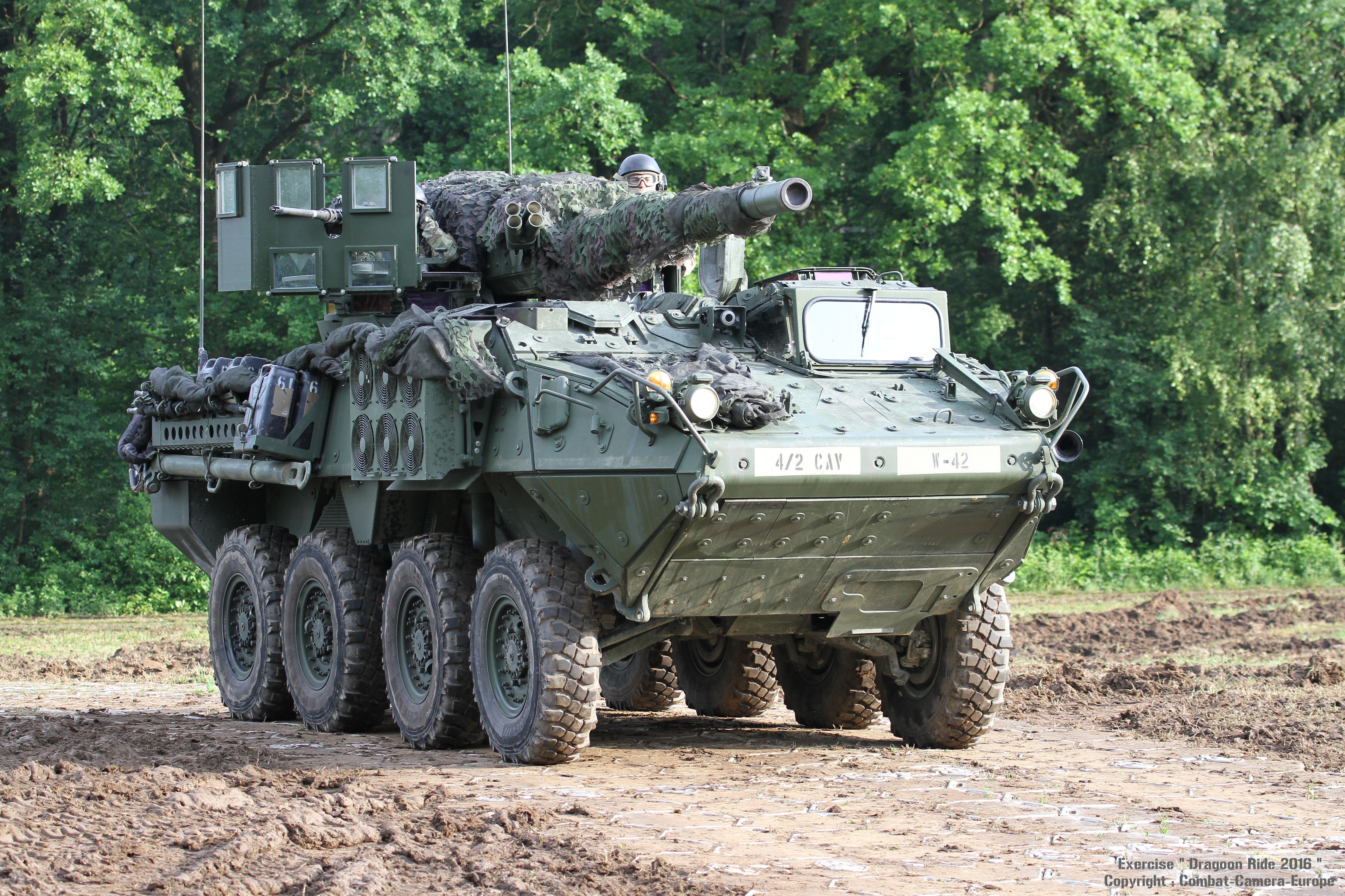 Страйкер боевая бронированная машина. M1128 MGS. БТР Страйкер. М1128 Страйкер. M1128 MGS Страйкер.