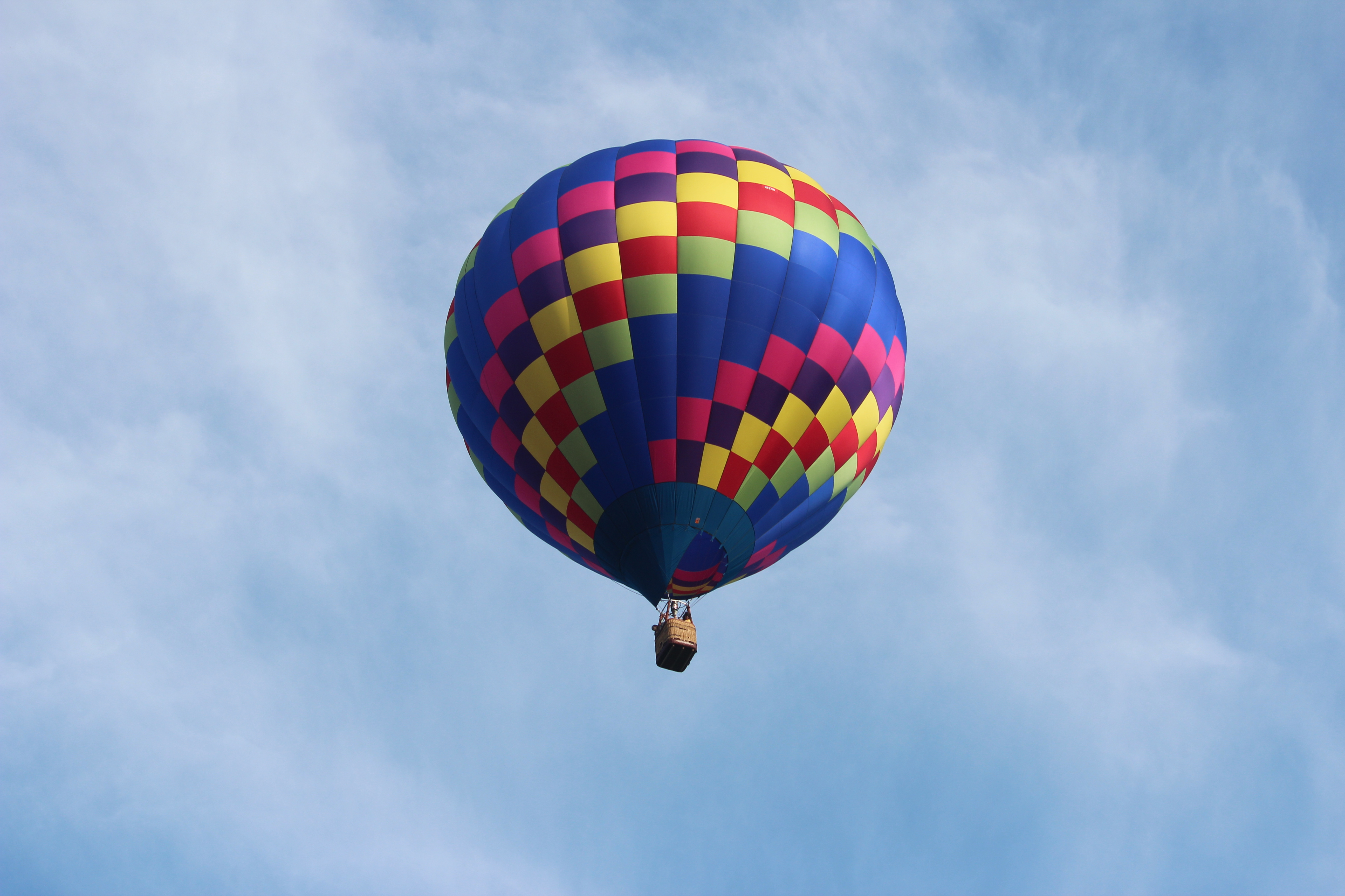Воздушный шар воздушных шаров 5 0. Воздушный шар с корзиной. Шар. Воздушные шары с корзиной. Летающие воздушные шары.