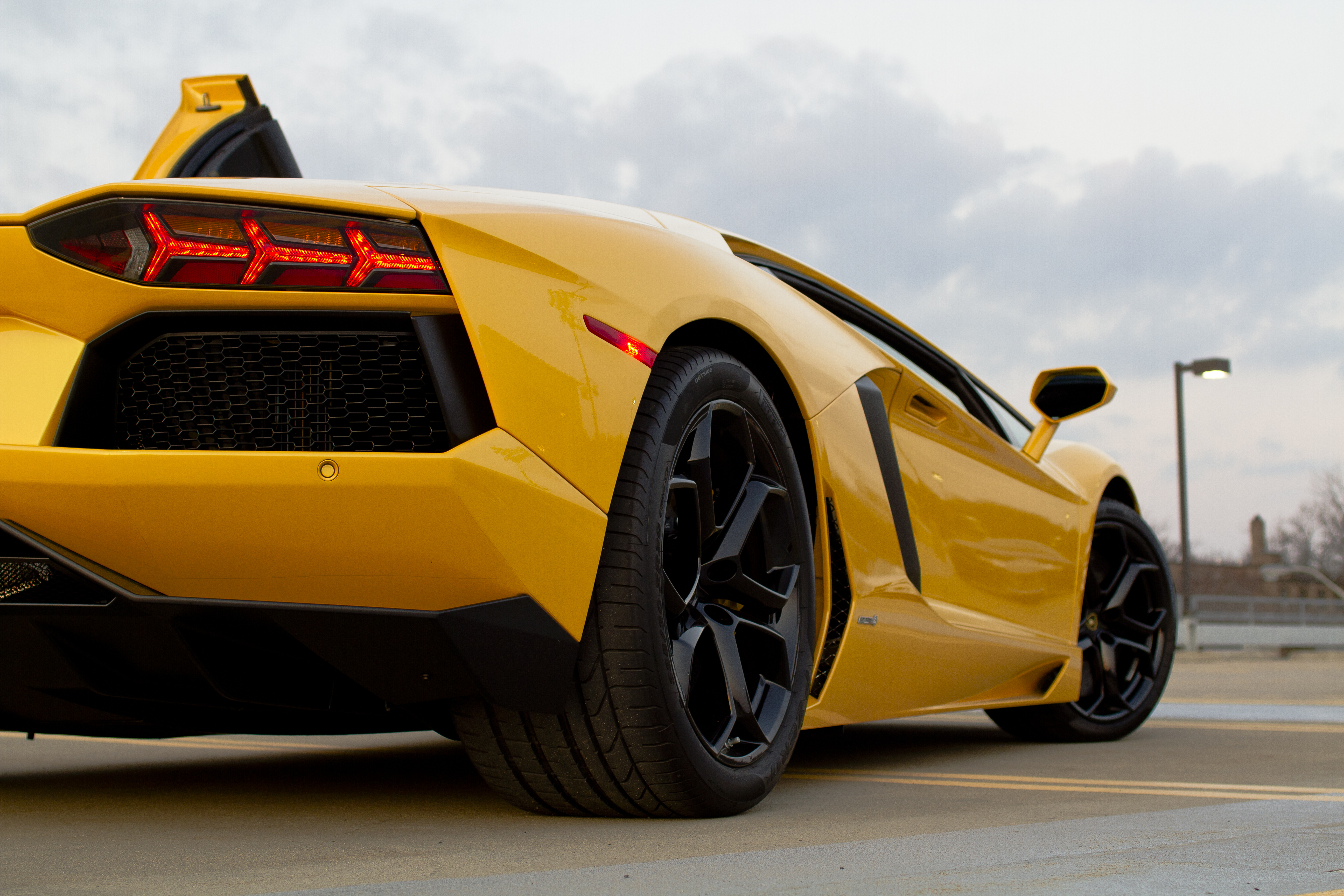 Yellow 4. Lamborghini Aventador lp700-4 желтый. Ламборгини авентадор 4k. Ламборгини авентадор ЛП 700-4 желтый. Ламборджини авентадор HD.