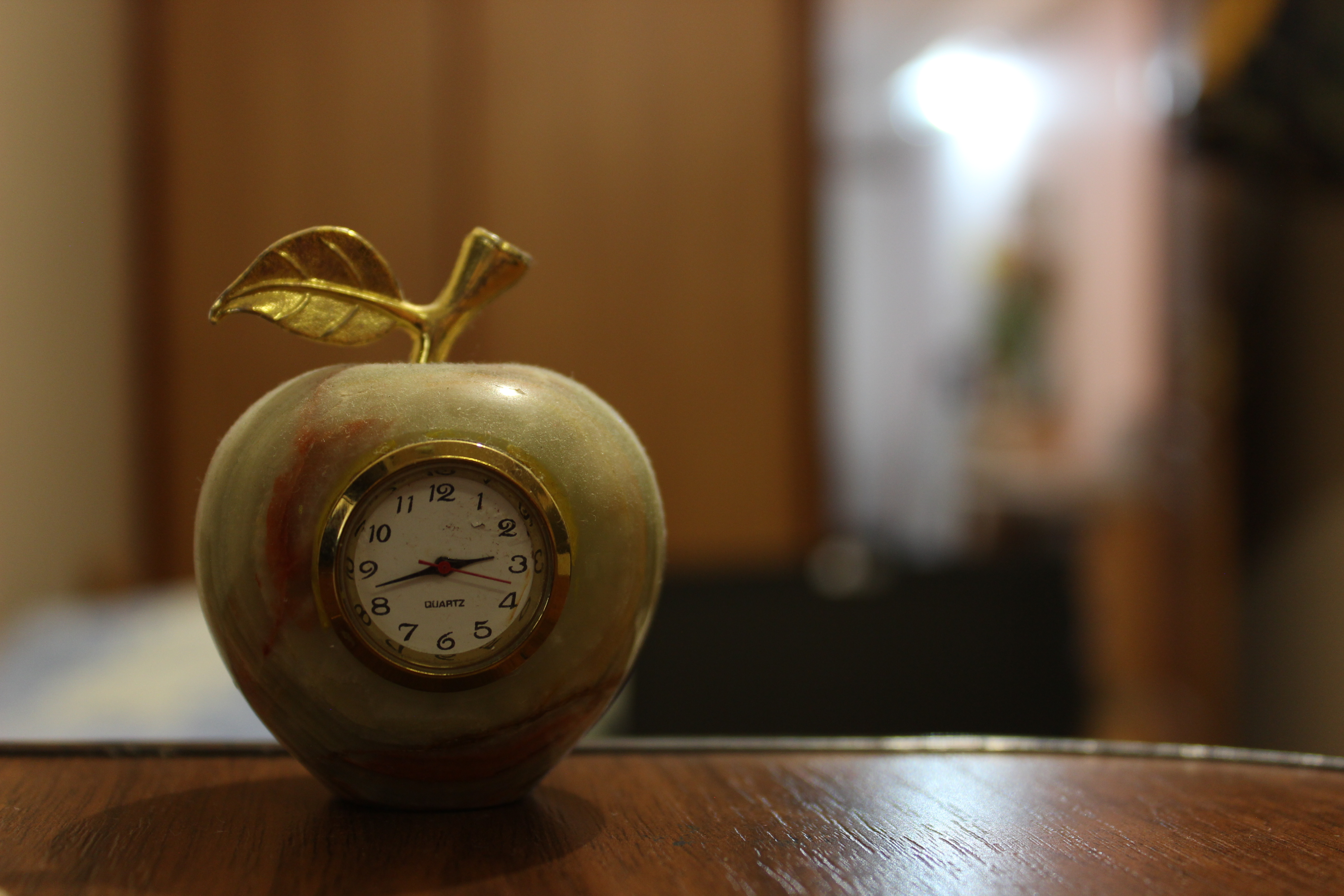 Часы яблоко кварц