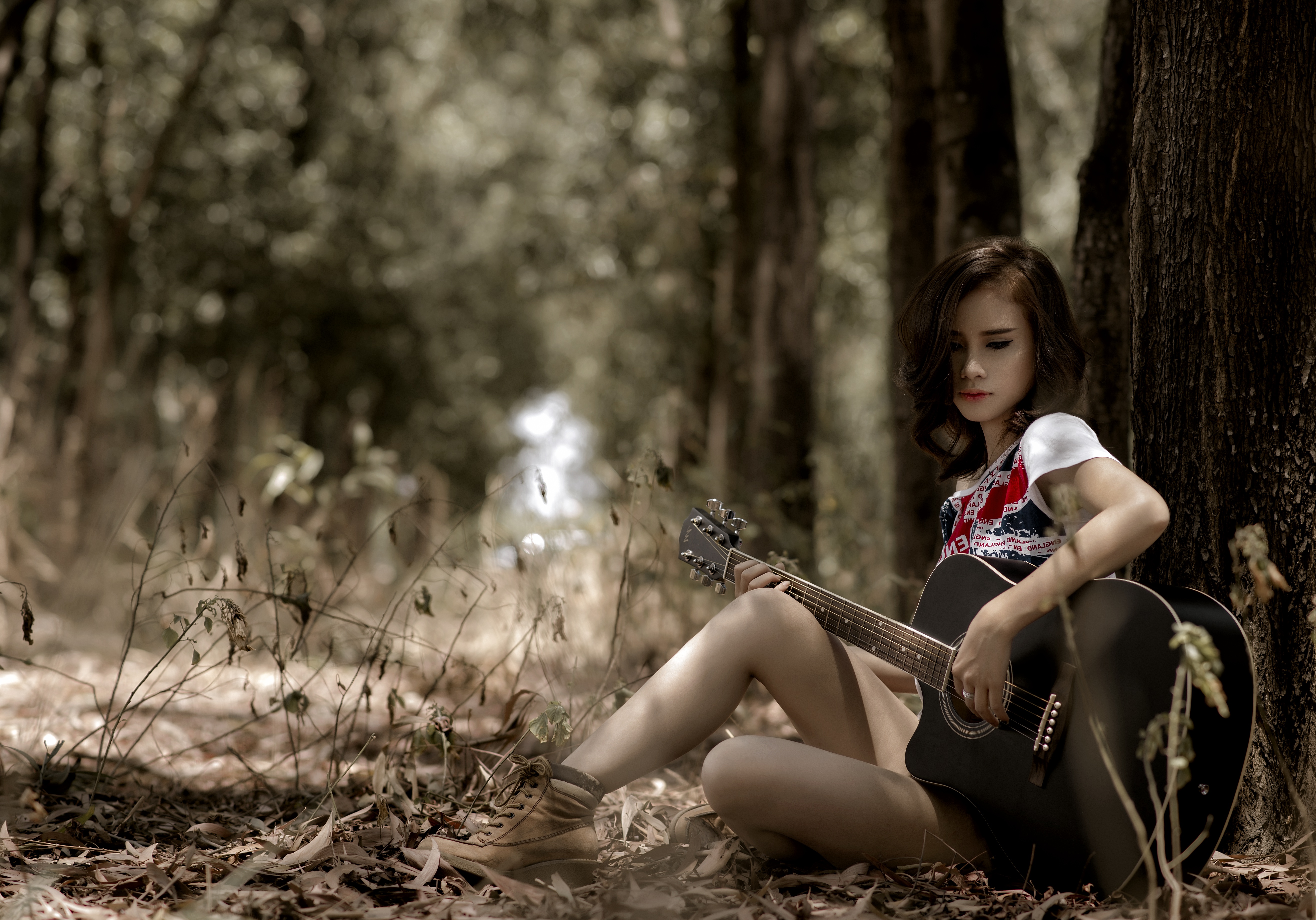 Молодая девушка музыка. Девушка с электрогитарой. Фотосессия с гитарой. Красивая девушка с гитарой. Рок девушки.