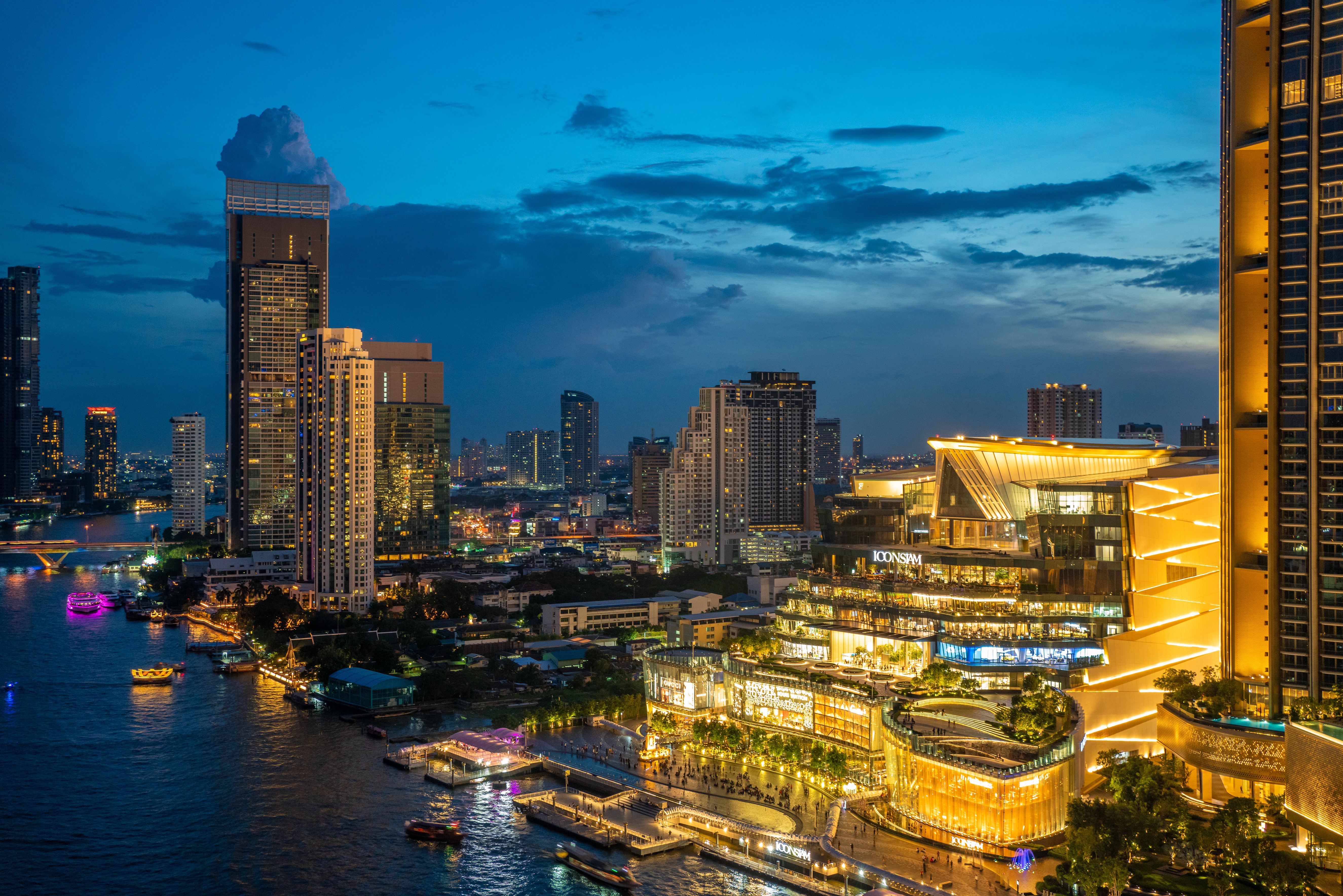 Таиланд города. Бангкок Таиланд. Тайланд город Бангкок. Бангкок небоскребы с реки. Chao Phraya River.