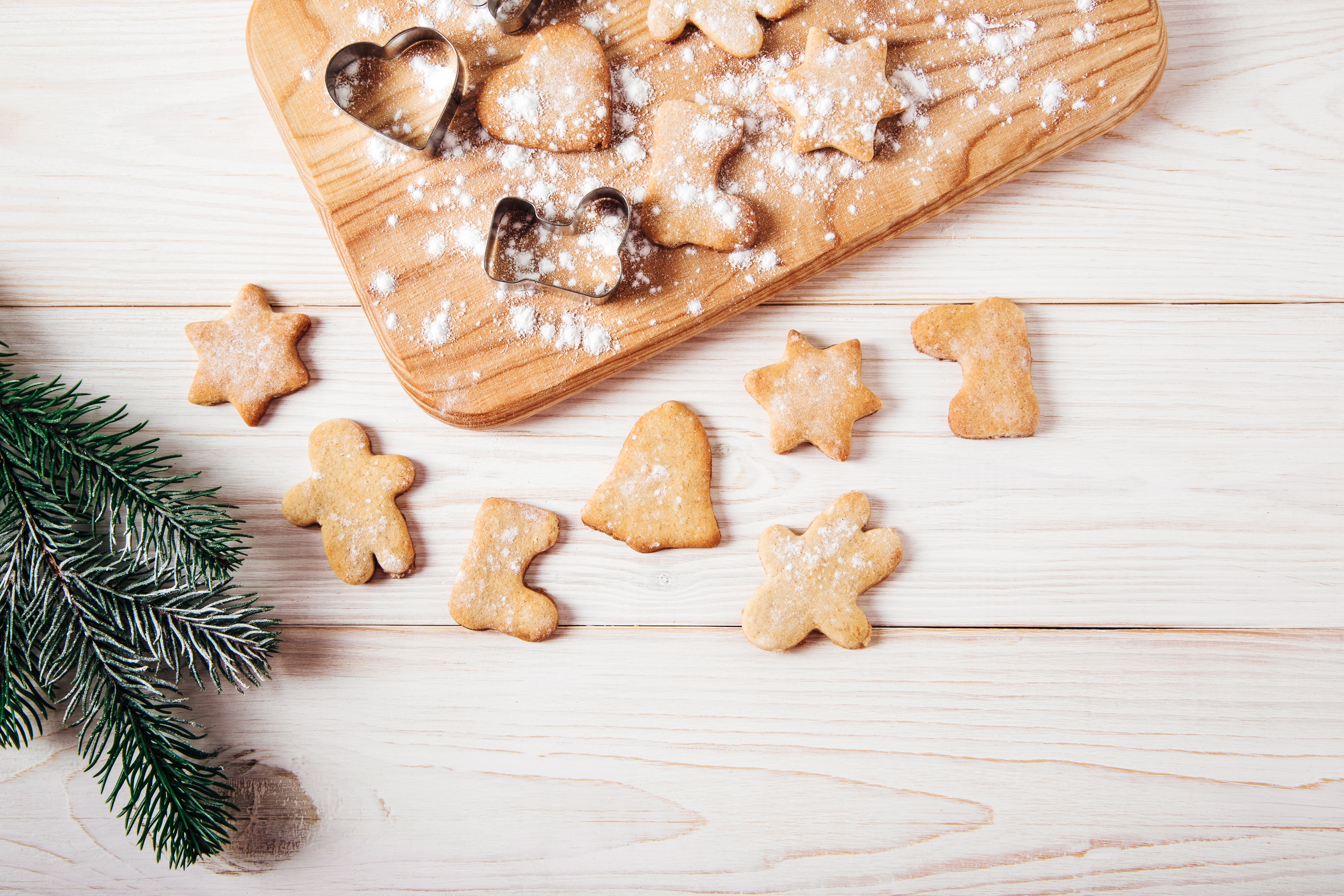 Ели печенье. Новогоднее печенье. Merry Christmas печенье. Фотосъемка печенья. Заставка Рождественские печеньки.