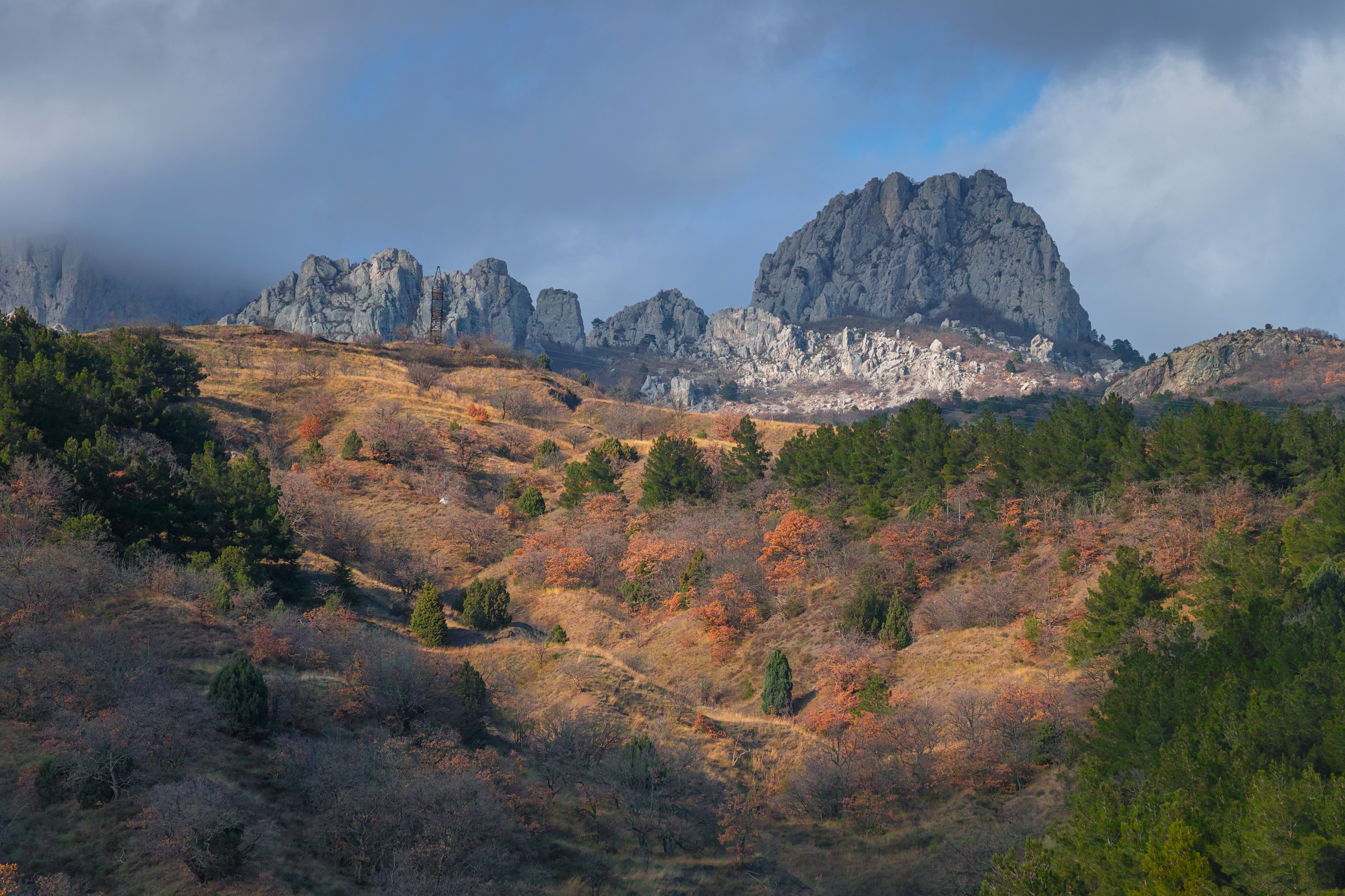 Отвесные горы в Крыму