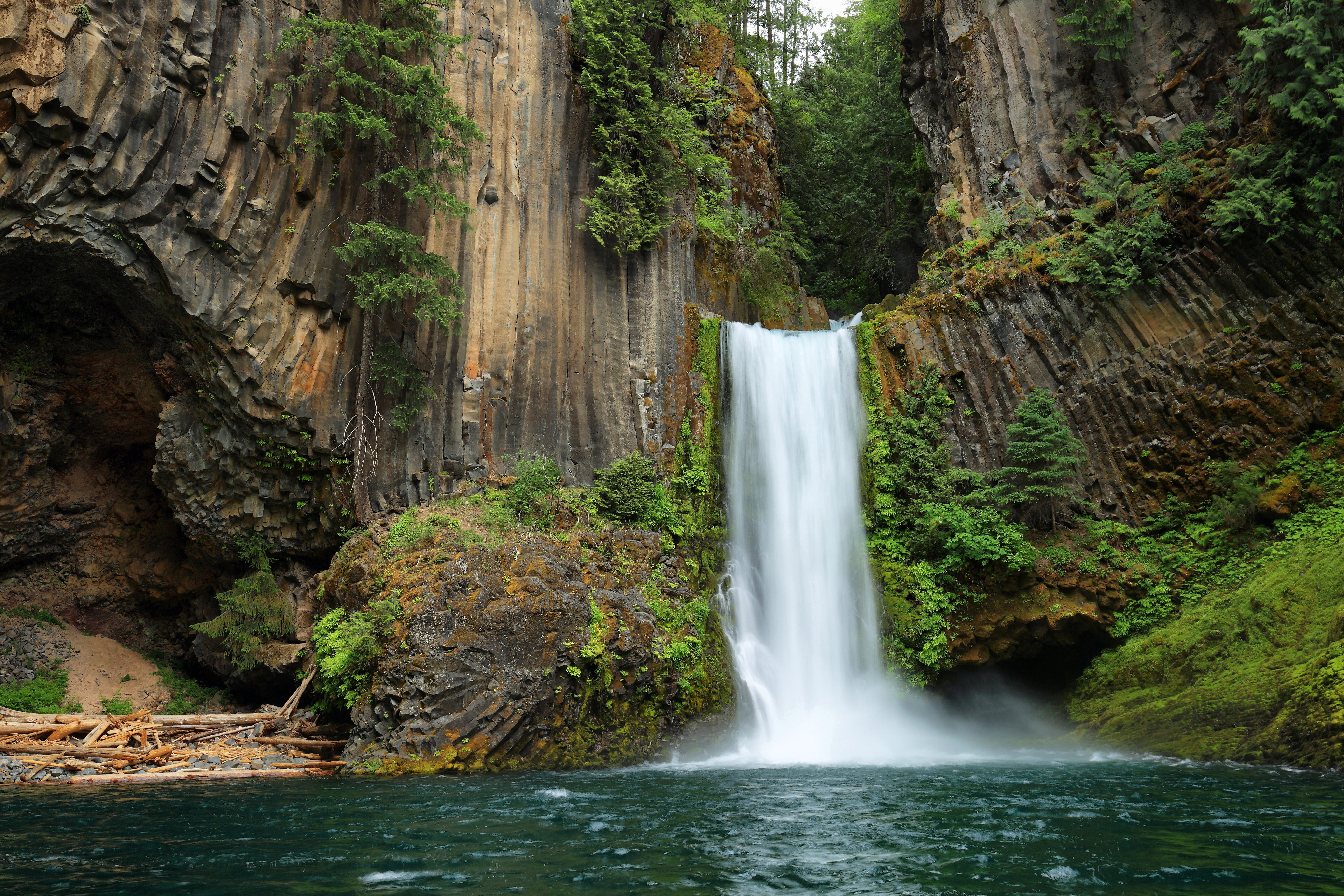 Водопад. Водопад токети. Водопад Орегон. Штат Орегон природа. Горный водопад, штат Орегон, США.