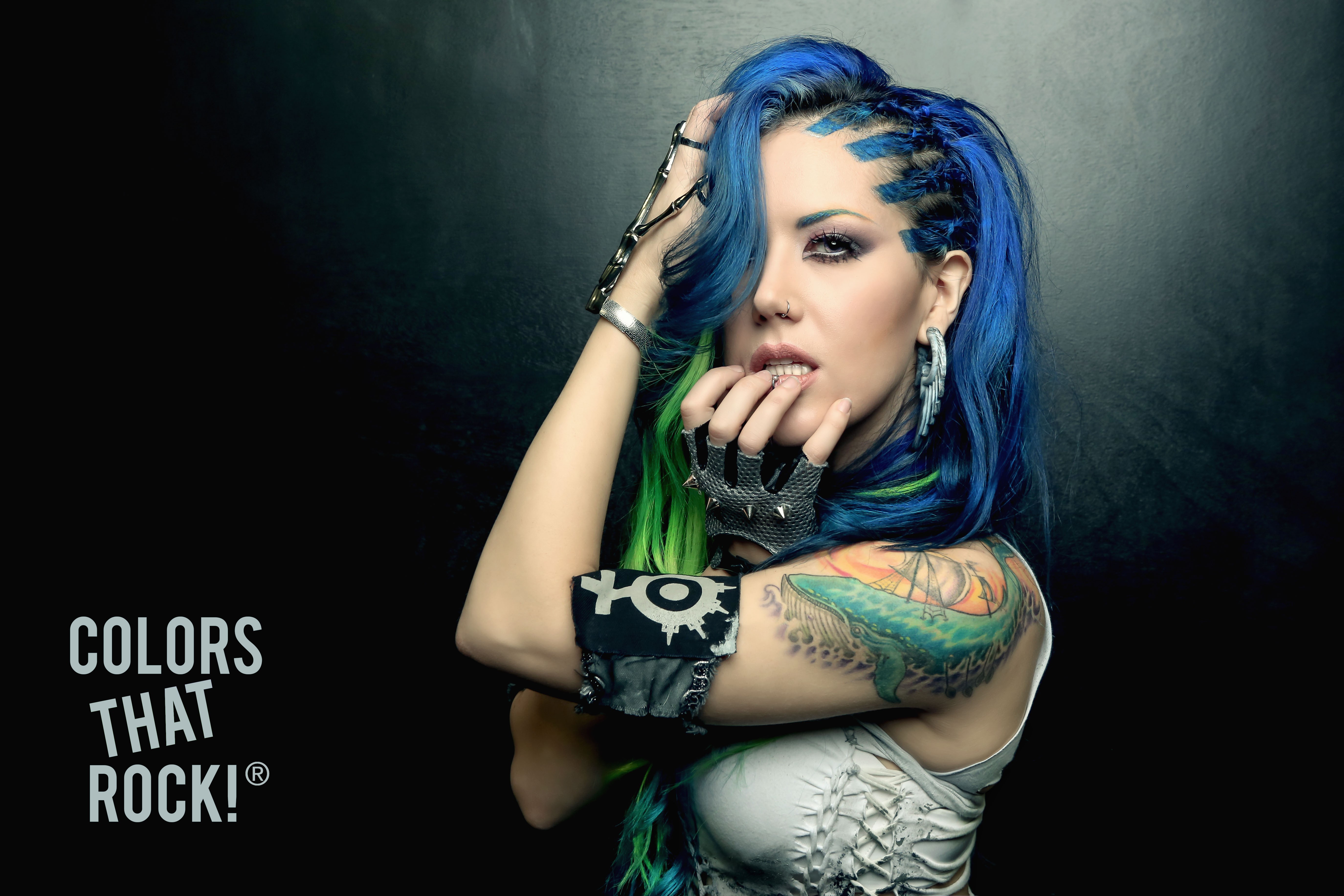 Обои singer, pose, Arch Enemy, Alissa White-Gluz на телефон и рабочий стол,  раздел музыка, разрешение 5497x3665 - скачать