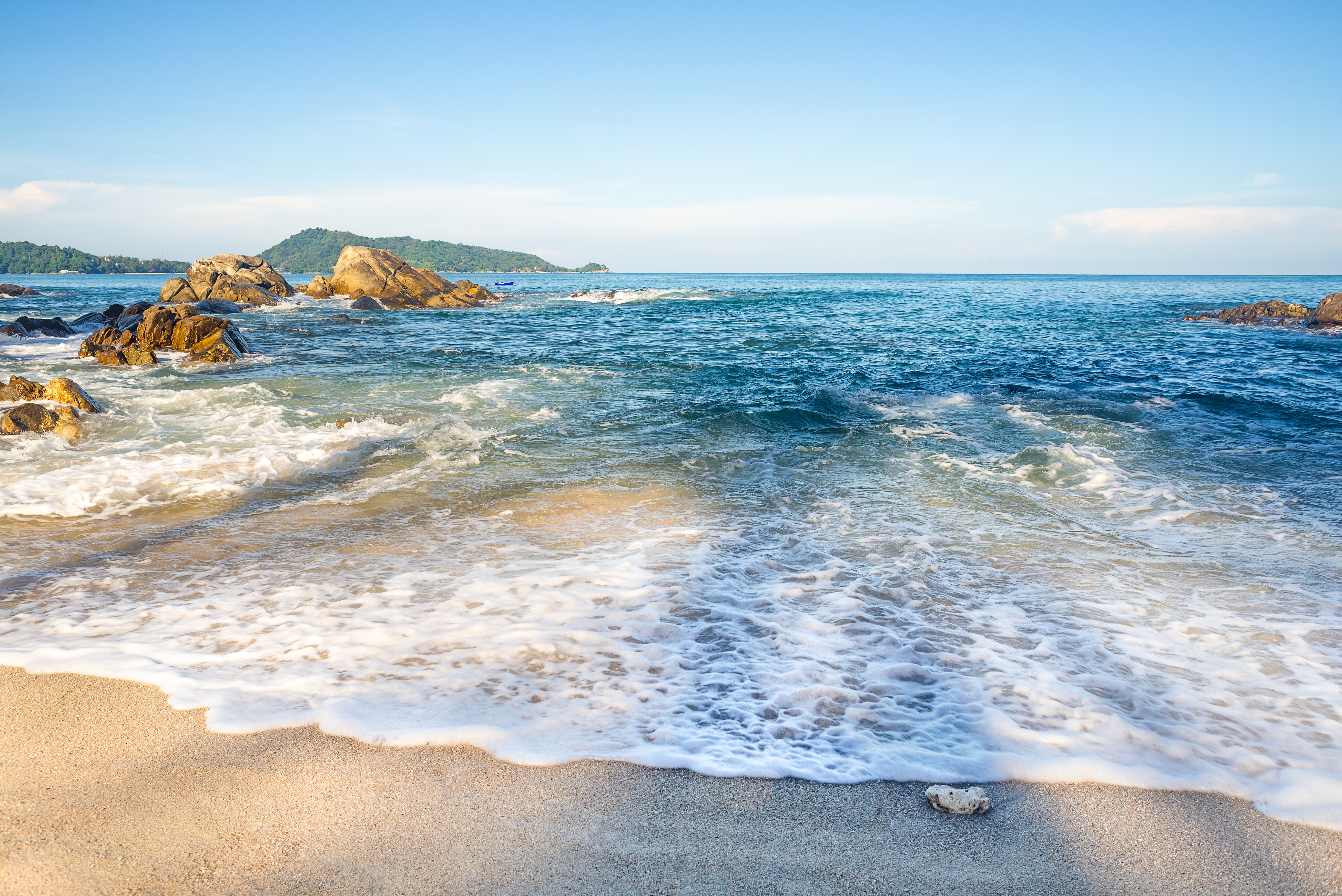 Summer coast. Море. Море пляж. Красивые морские пейзажи. Море волны пляж.