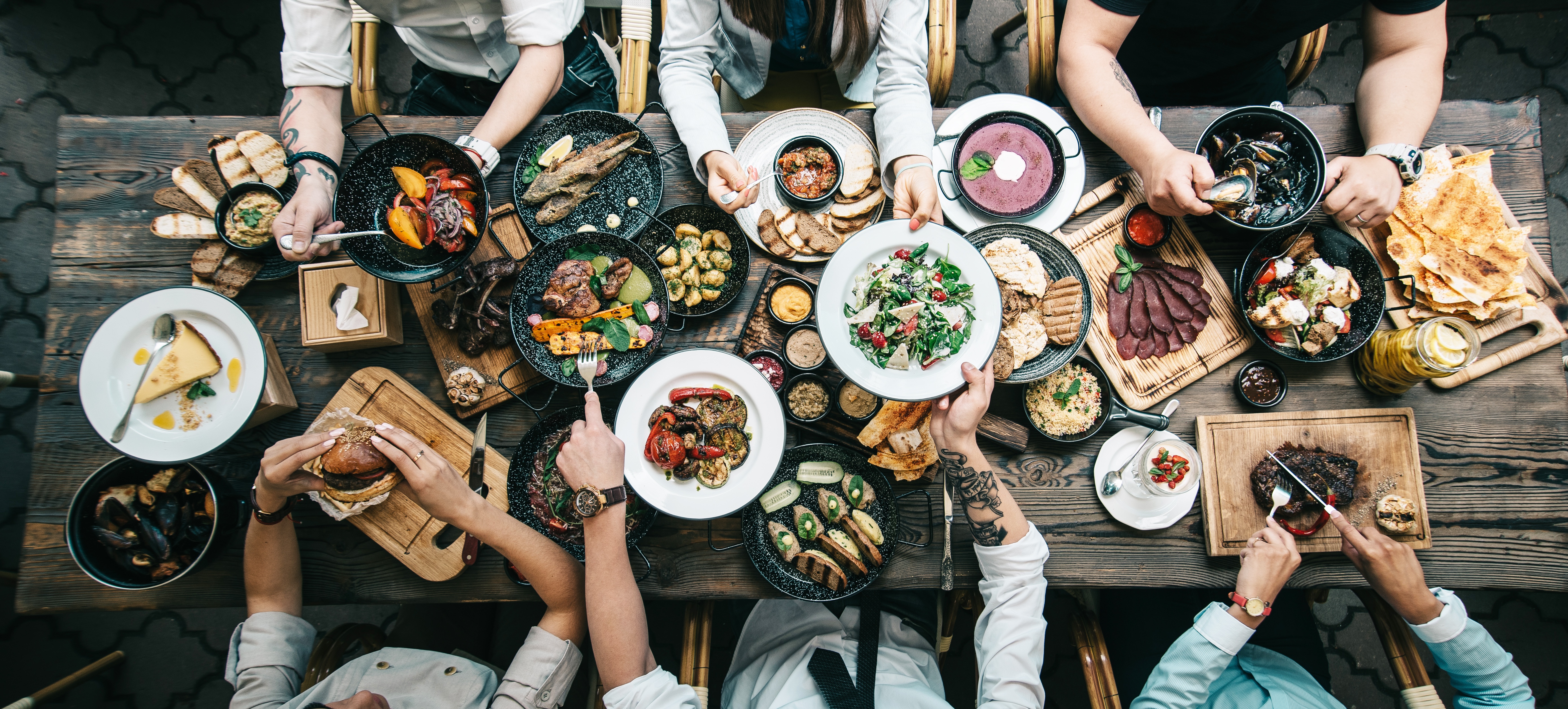 Скачать обои friends, table, banquet, dishes, top view, variety of food,  раздел еда в разрешении 5561x2513