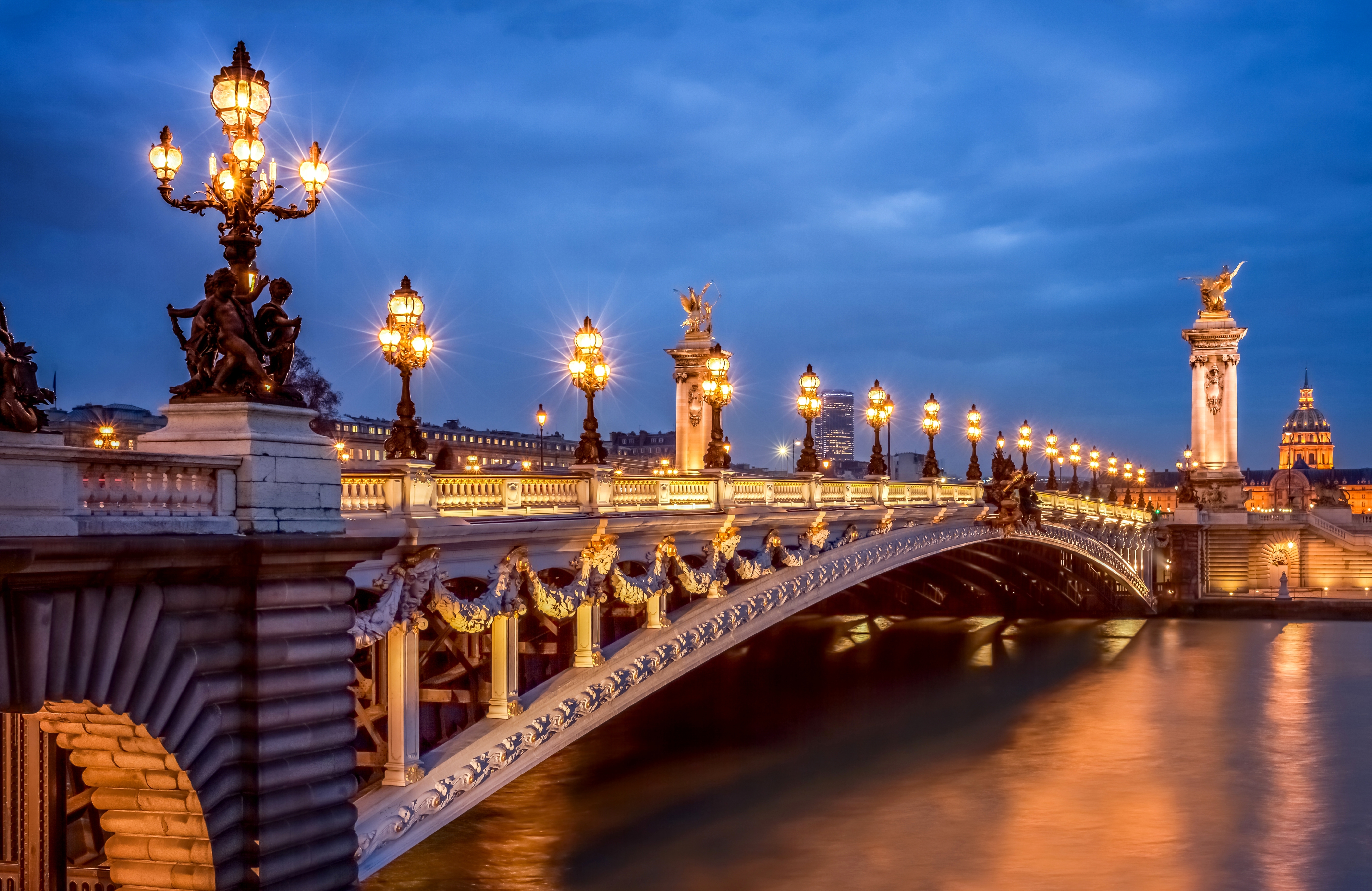 Фото мостов парижа. Париж. На мосту Александра III. Мост Александра III (Pont Alexandre III). Мост Александра третьего в Париже. Мост в Париже Александр 3.