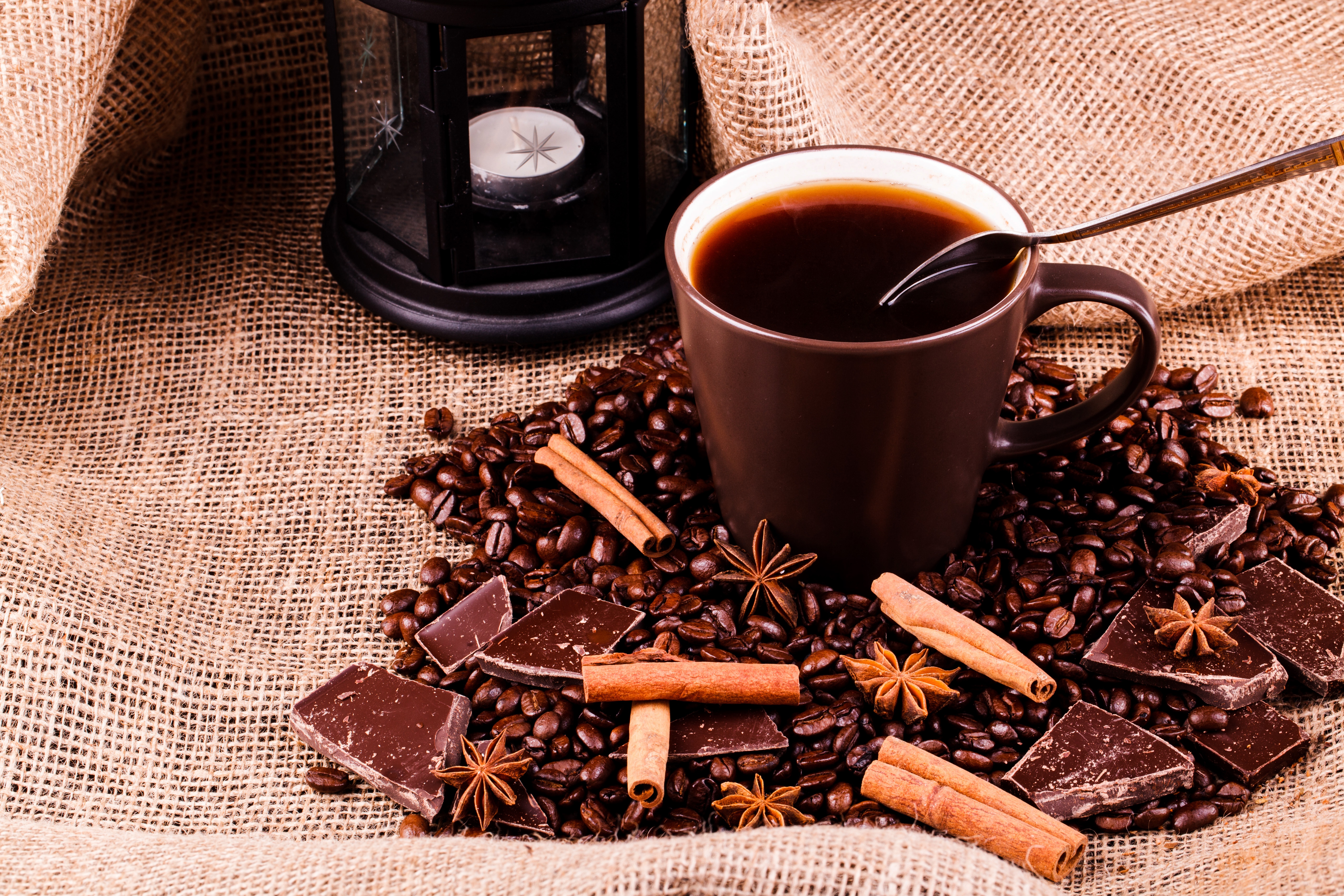 Coffee i chocolate. Кофе и шоколад. Чай и кофе. Горячий шоколад. Кофе с корицей.