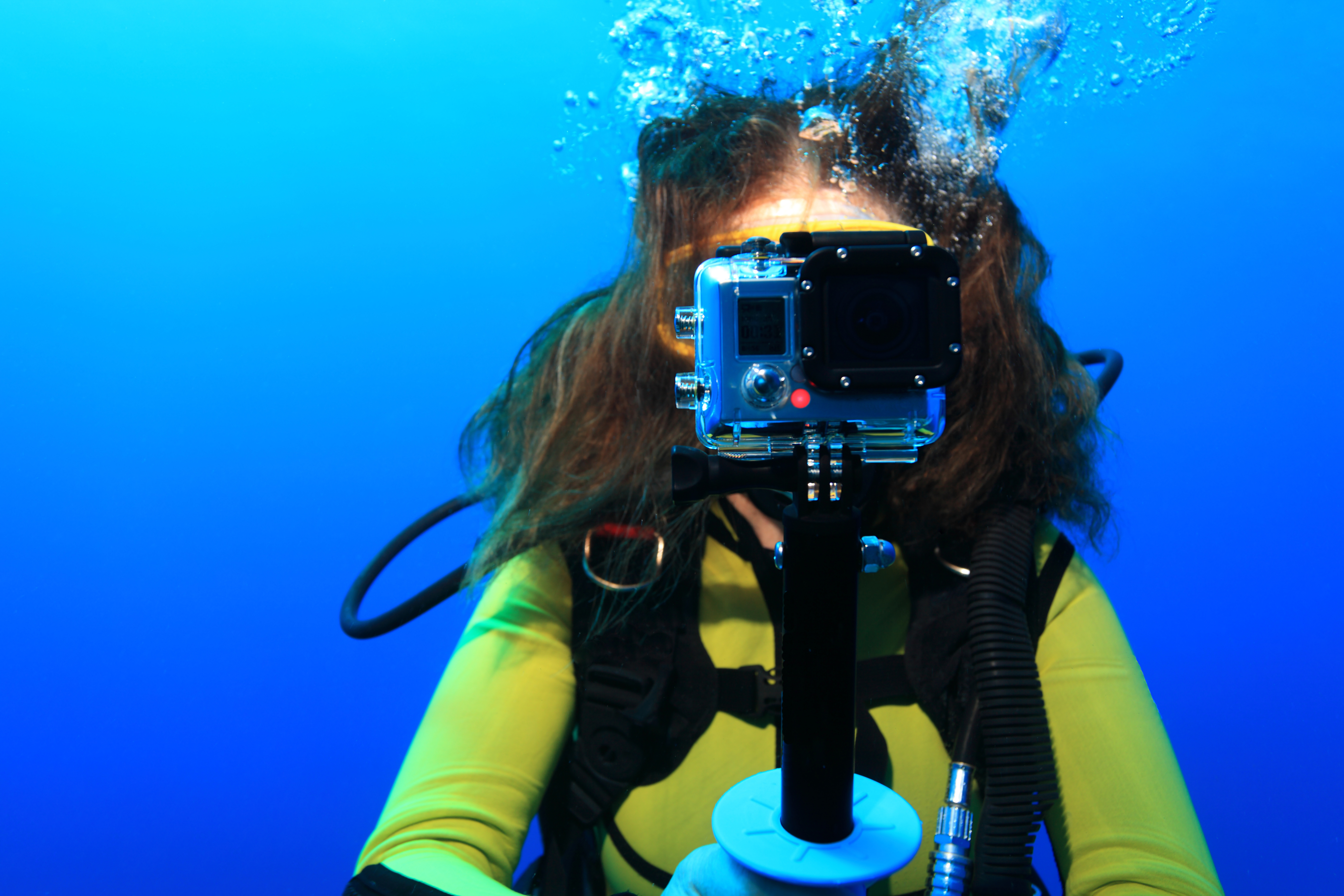 Го про в воде. Подводная экшн камера. Фотосессия под водой. Съемка экшн камерой. Камера для дайвинга.