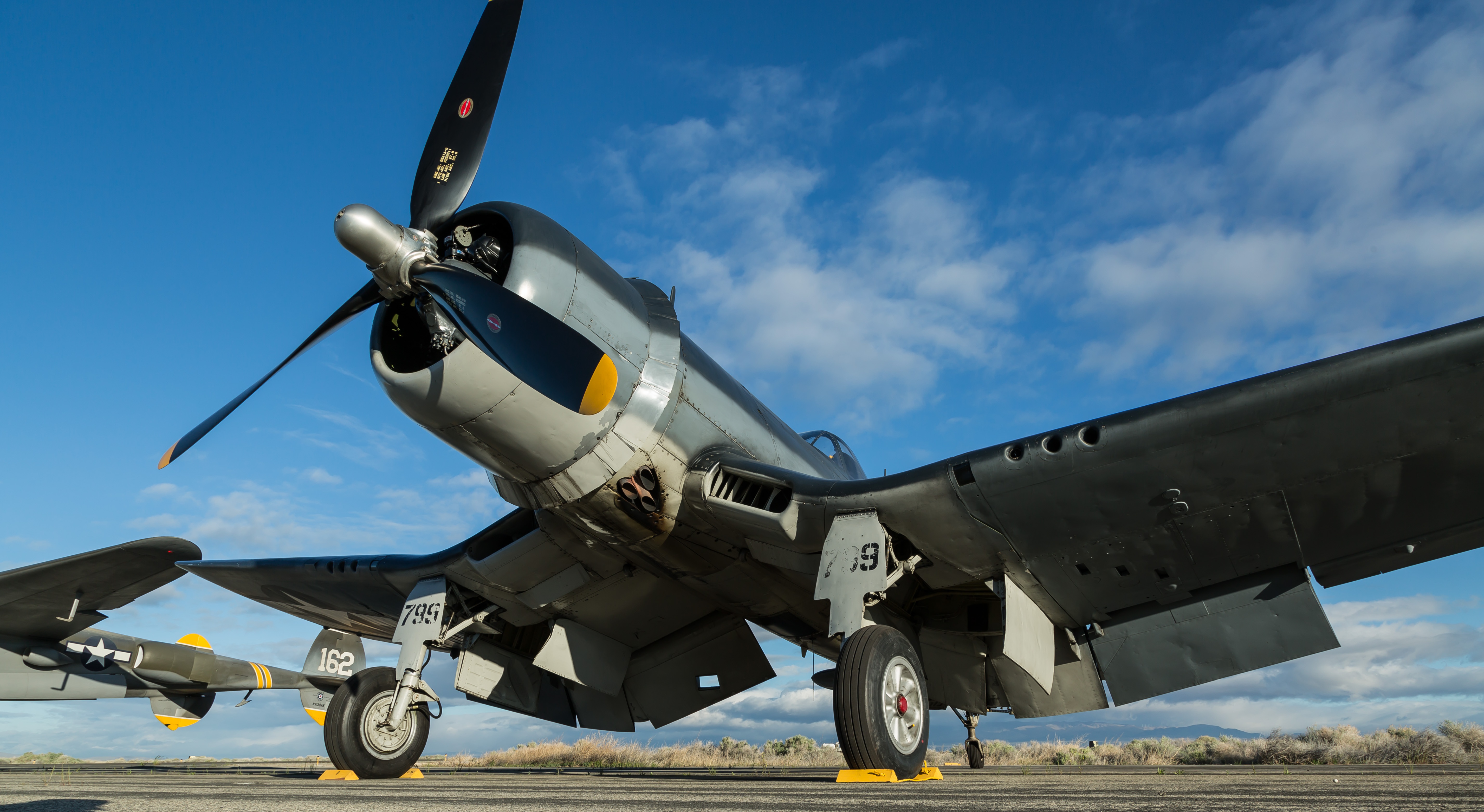 Самолет корсар. F4u Corsair шасси. F4u Корсар. Самолет Корсар f4u. Истребитель ф-4 Корсар.