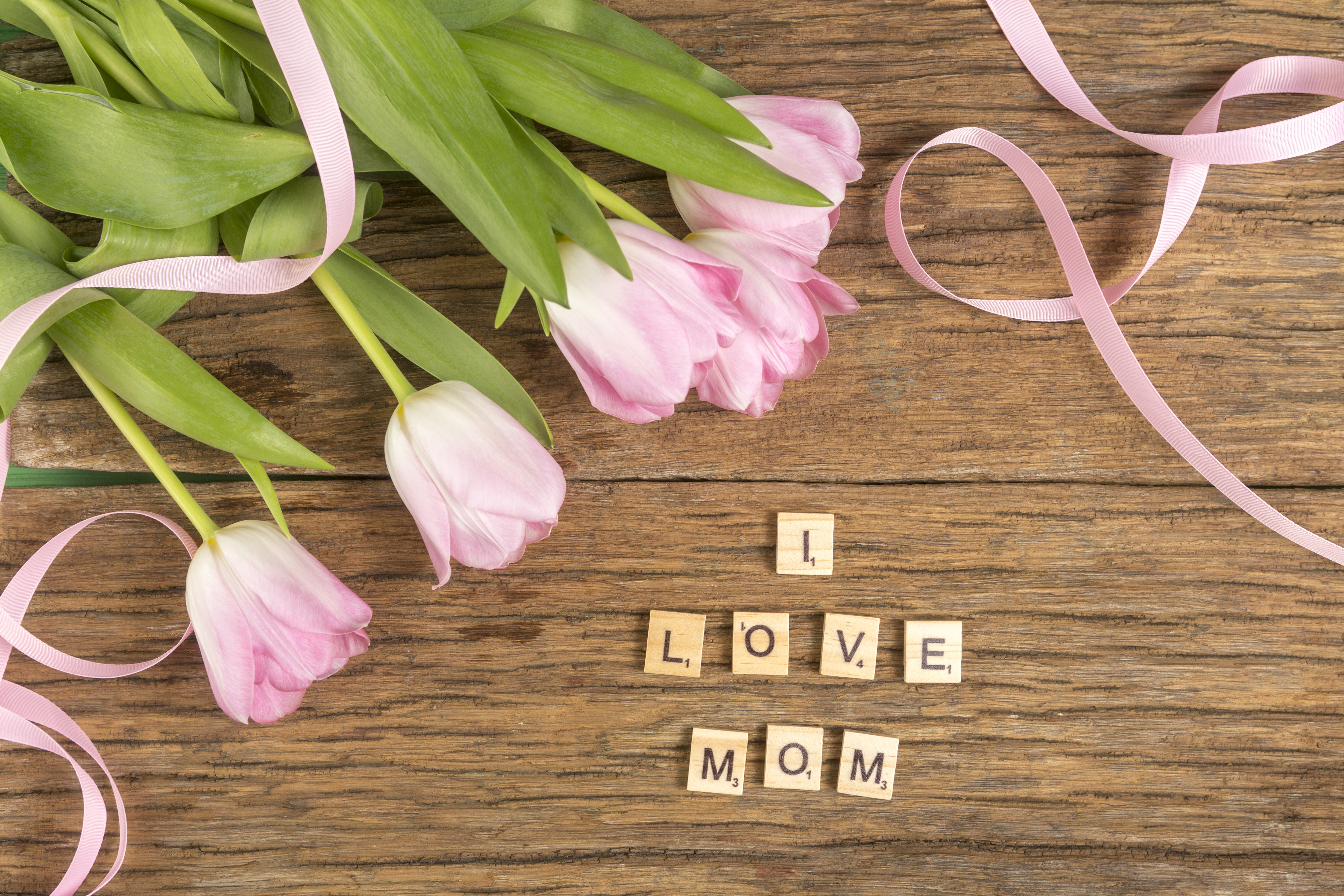 Рабочий стол мама. Цветы для мамы. С днём рождения тюльпаны. Цветы маме на день рождения.