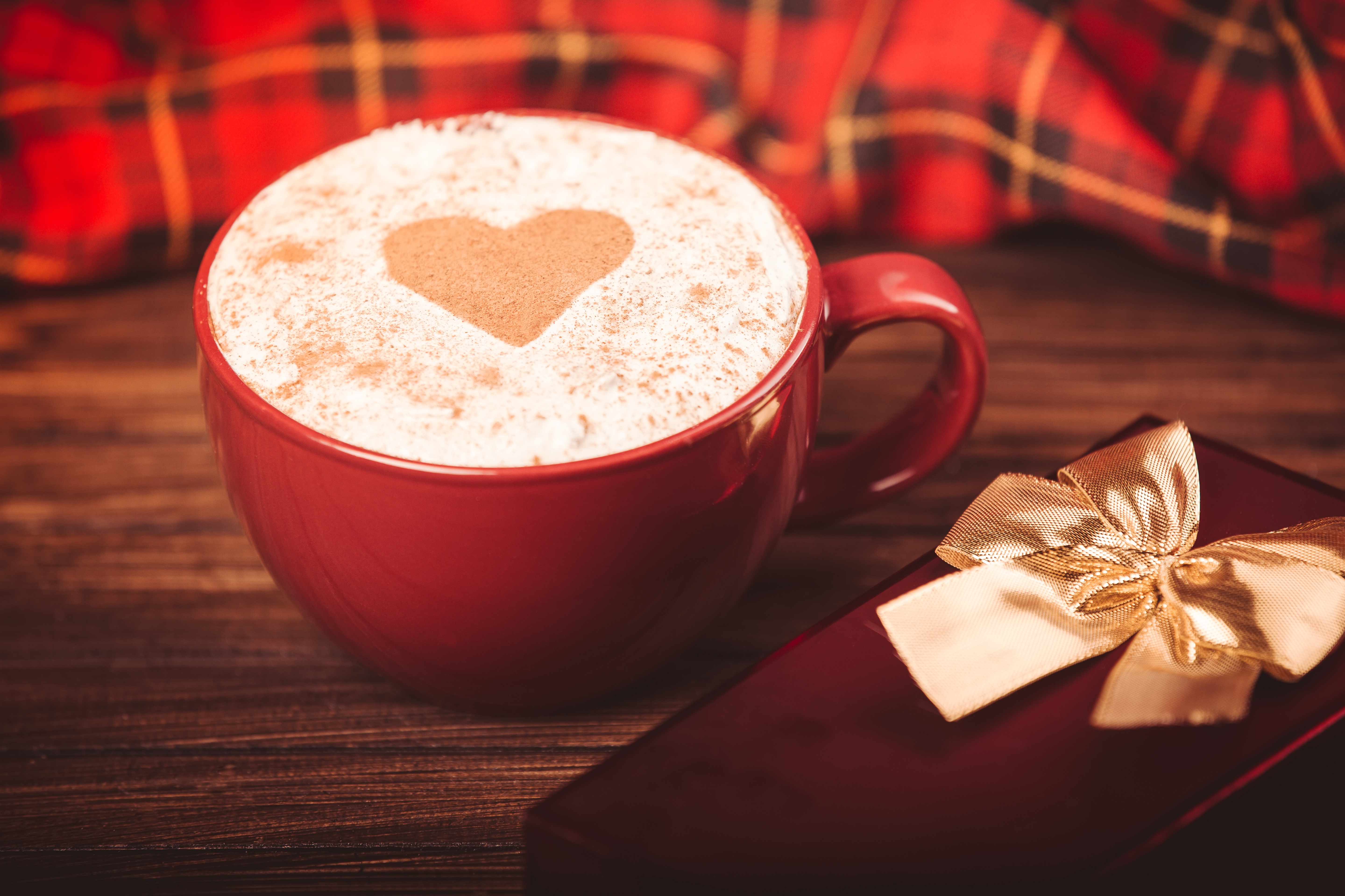 Доброе утро мужчине сердечко. Новогодний кофе. "На чашечку кофе…?!". Красивая чашка кофе. Кофе с сердечком.