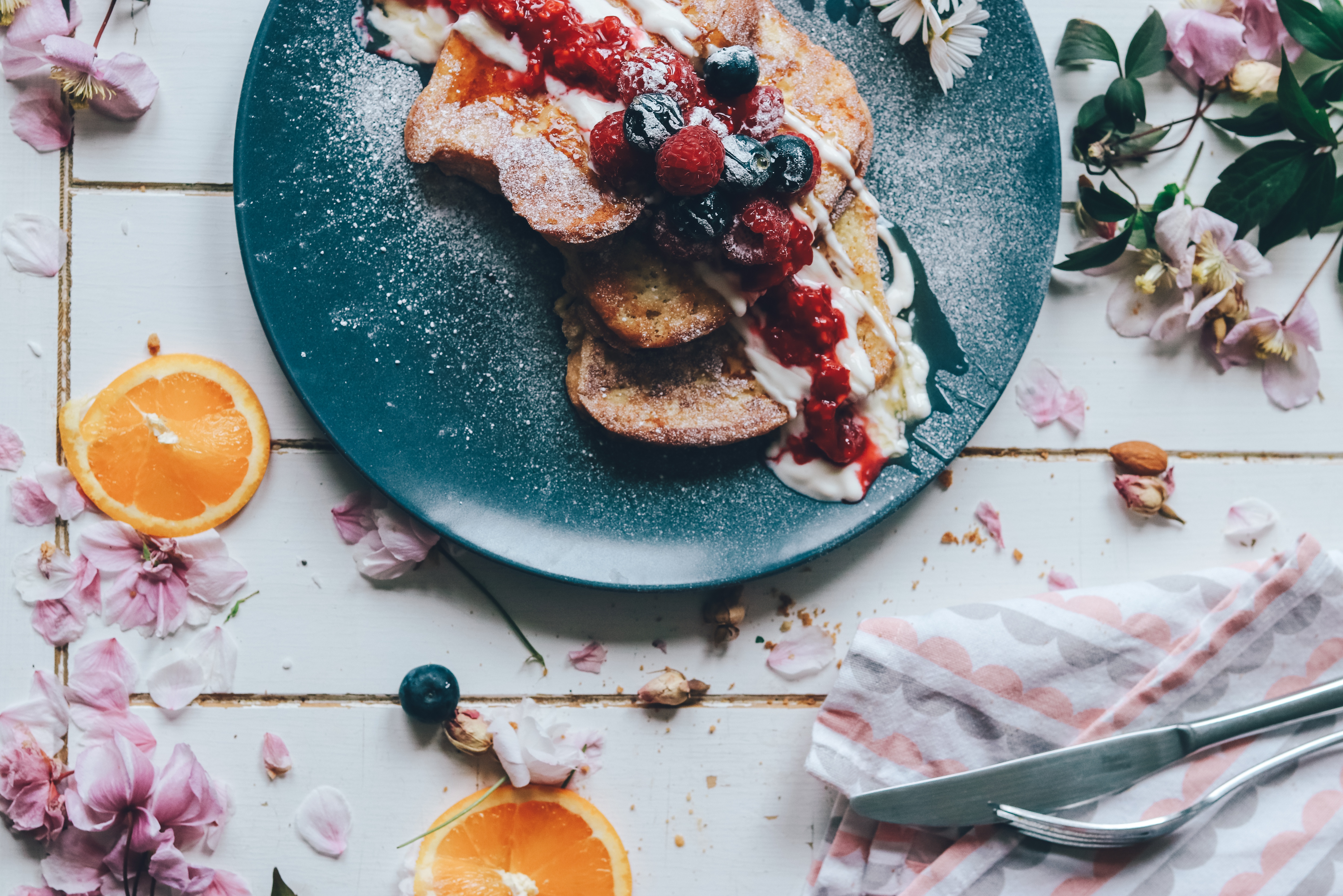 Food photo. Красивые тарелки для еды. Композиция завтрак. Завтрак фон. Еда на тарелке красиво.