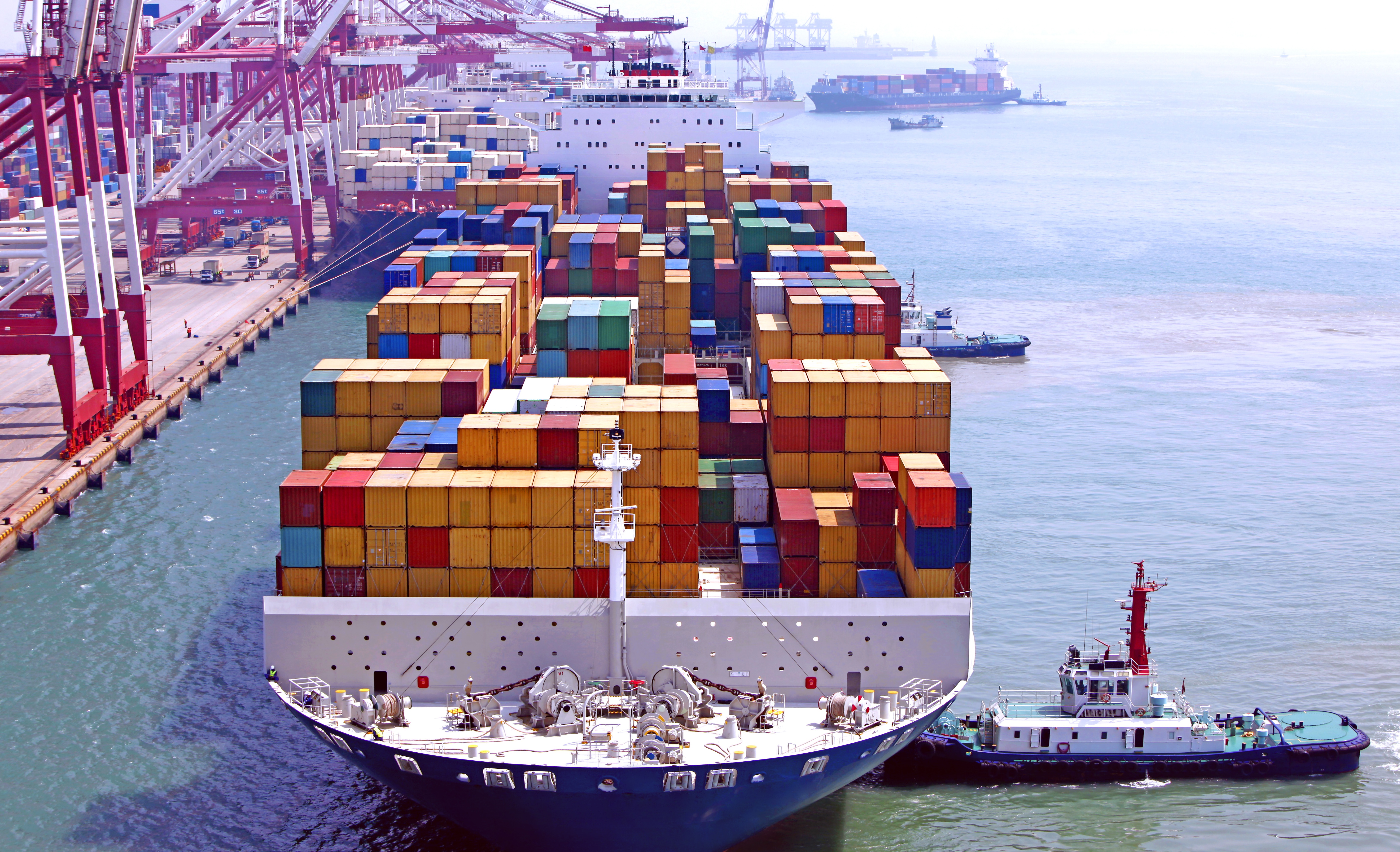Export object. Контейнеровозы (3,400 teu). Морские контейнерные перевозки. Корабль с контейнерами. Контейнеровоз в порту.