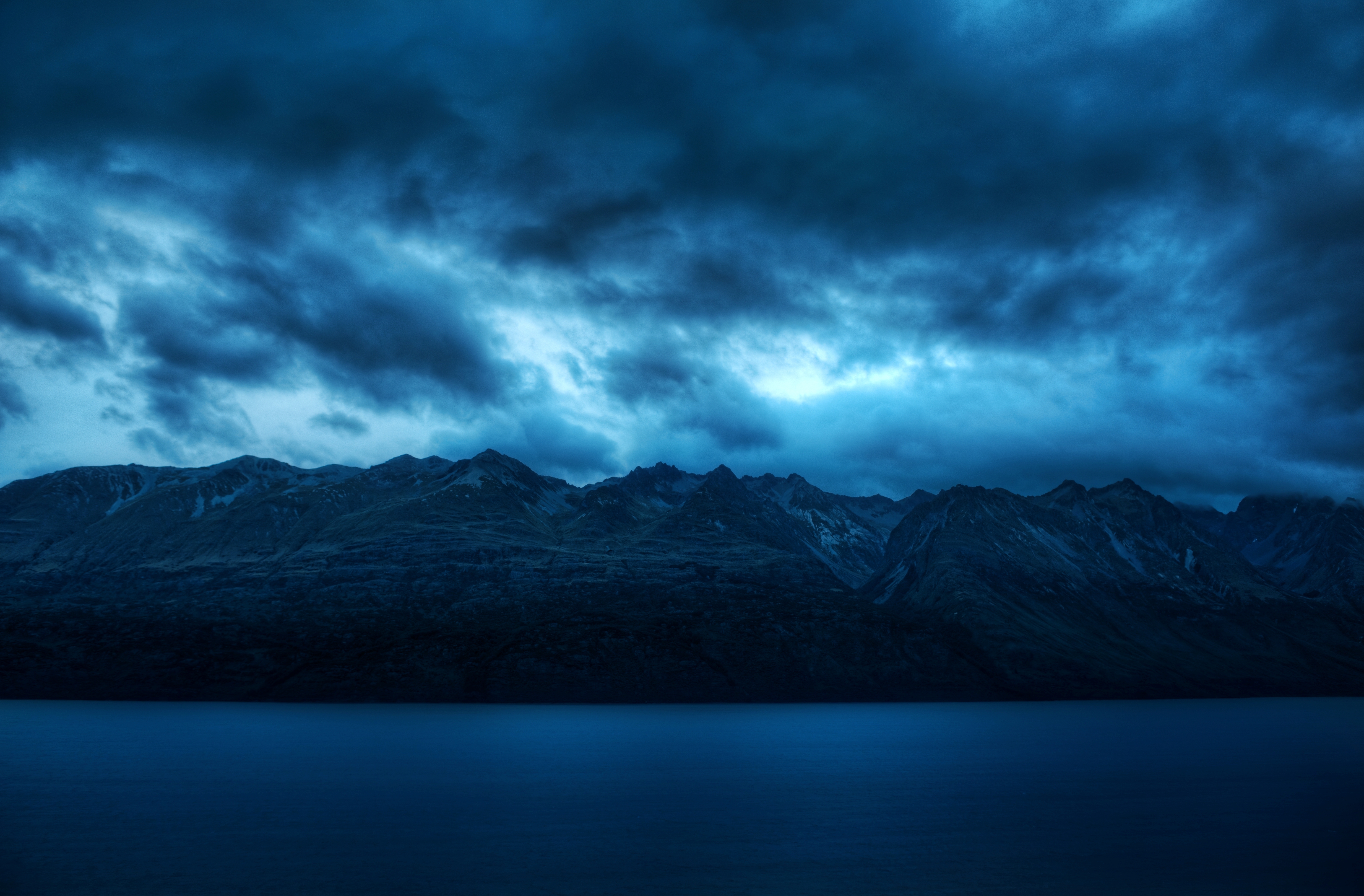 Фонком казахстан. Темное небо. Природа горы ночью. Темно синее небо. Синий пейзаж.