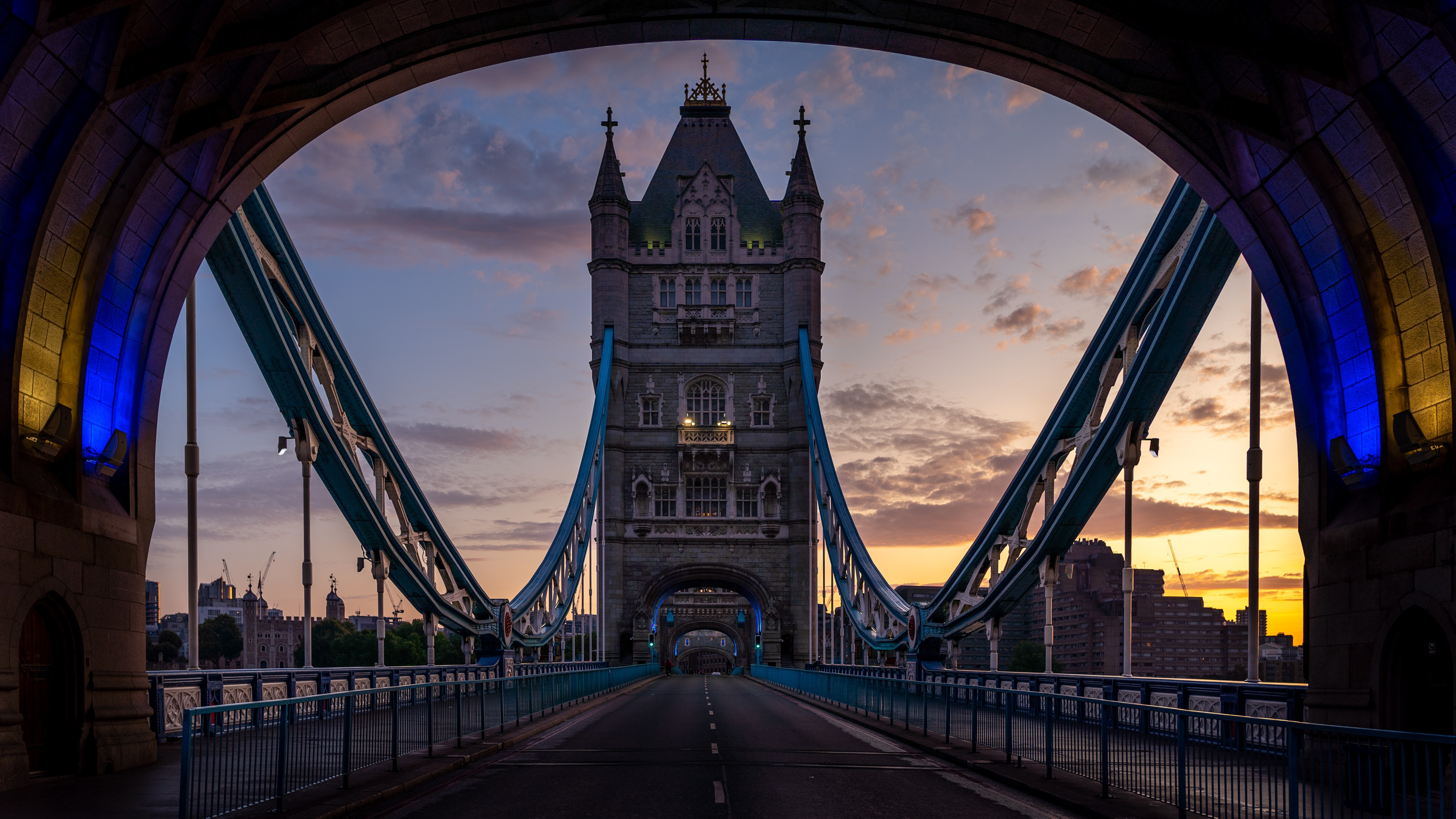 Тауэрский мост лондон. Тауэрский мост. Тауэр бридж в Лондоне. London Тауэрский мост. Мост Великобритании туэреский.