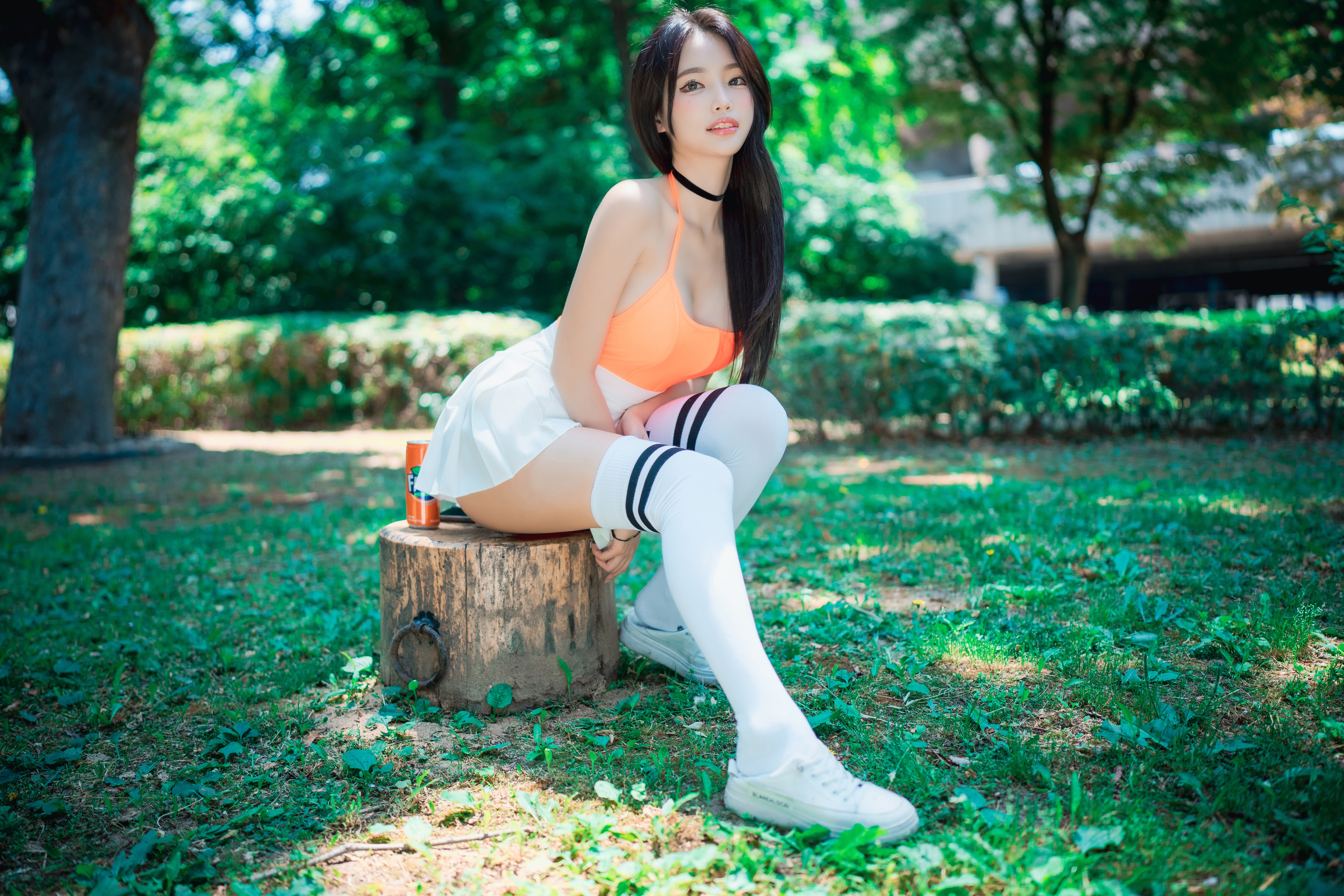 Обои girl, sexy, beautiful, asian, skirt, sneakers, knee socks на телефон и  рабочий стол, раздел девушки, разрешение 6000x4000 - скачать