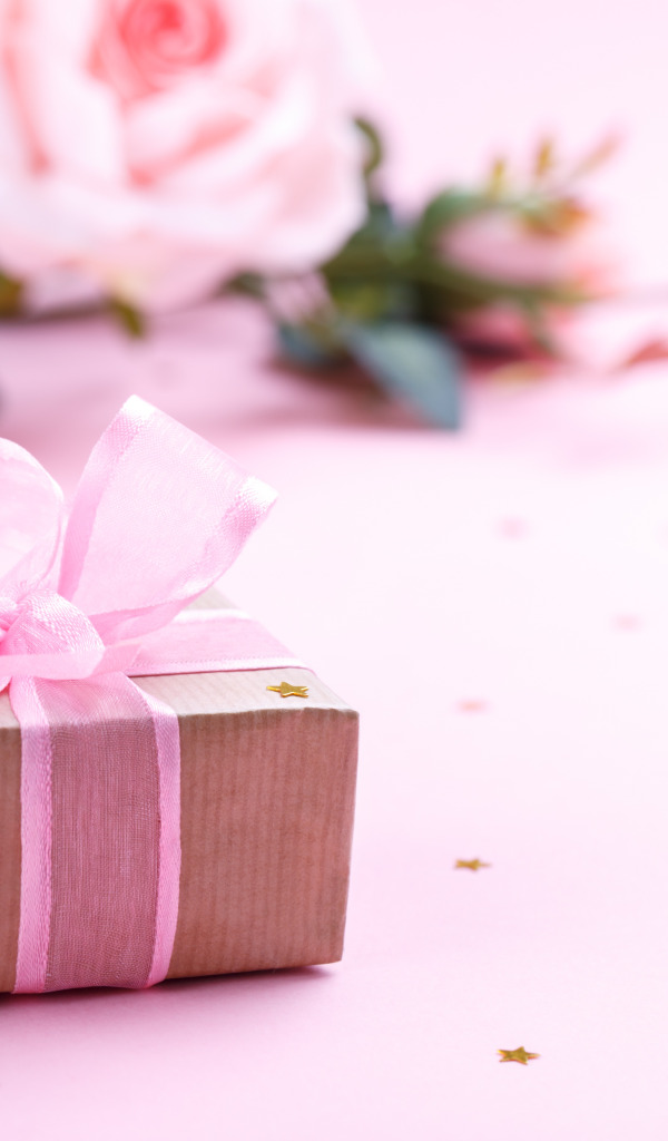 Нежность в подарок. Нежный подарок. Подарок розовый. Подарок в розовом цвете. Подарки красивые нежные.