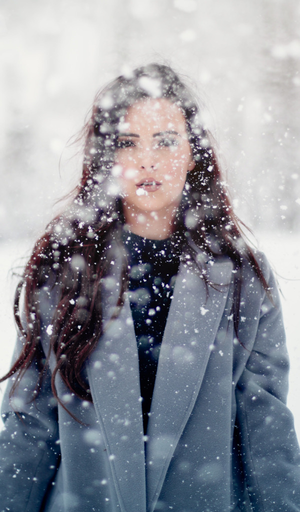 Зимний портрет. Девушка зима снег. Девушка в снегу. Фотосессия на снегу. Девушка под снегом