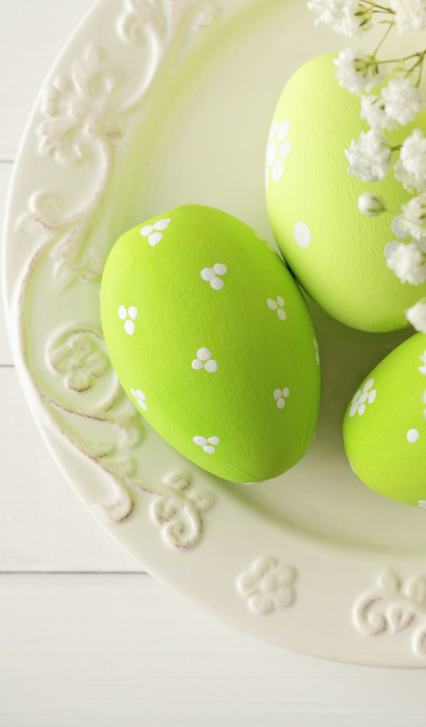Зеленые пасхальные яйца. Зеленые яйца на Пасху. Цветов на яйцах пасхальных. Нежно яички
