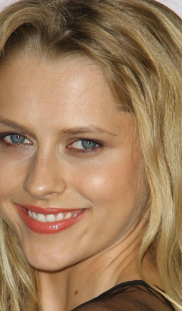 Teresa Palmer рыженькая