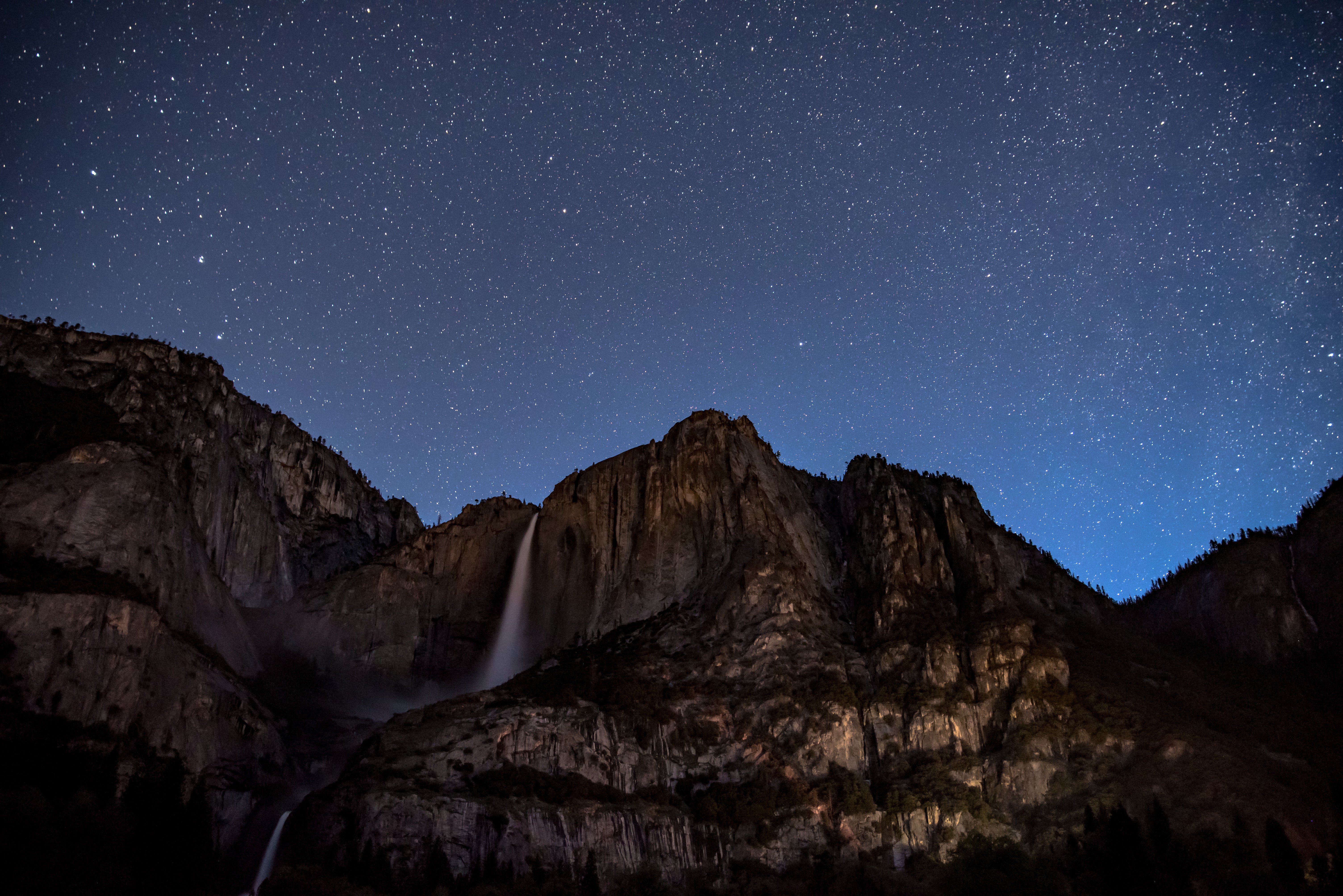 Mountain night. Горы ночью. Горы и звезды. Горы небо. Горы ночь звезды.