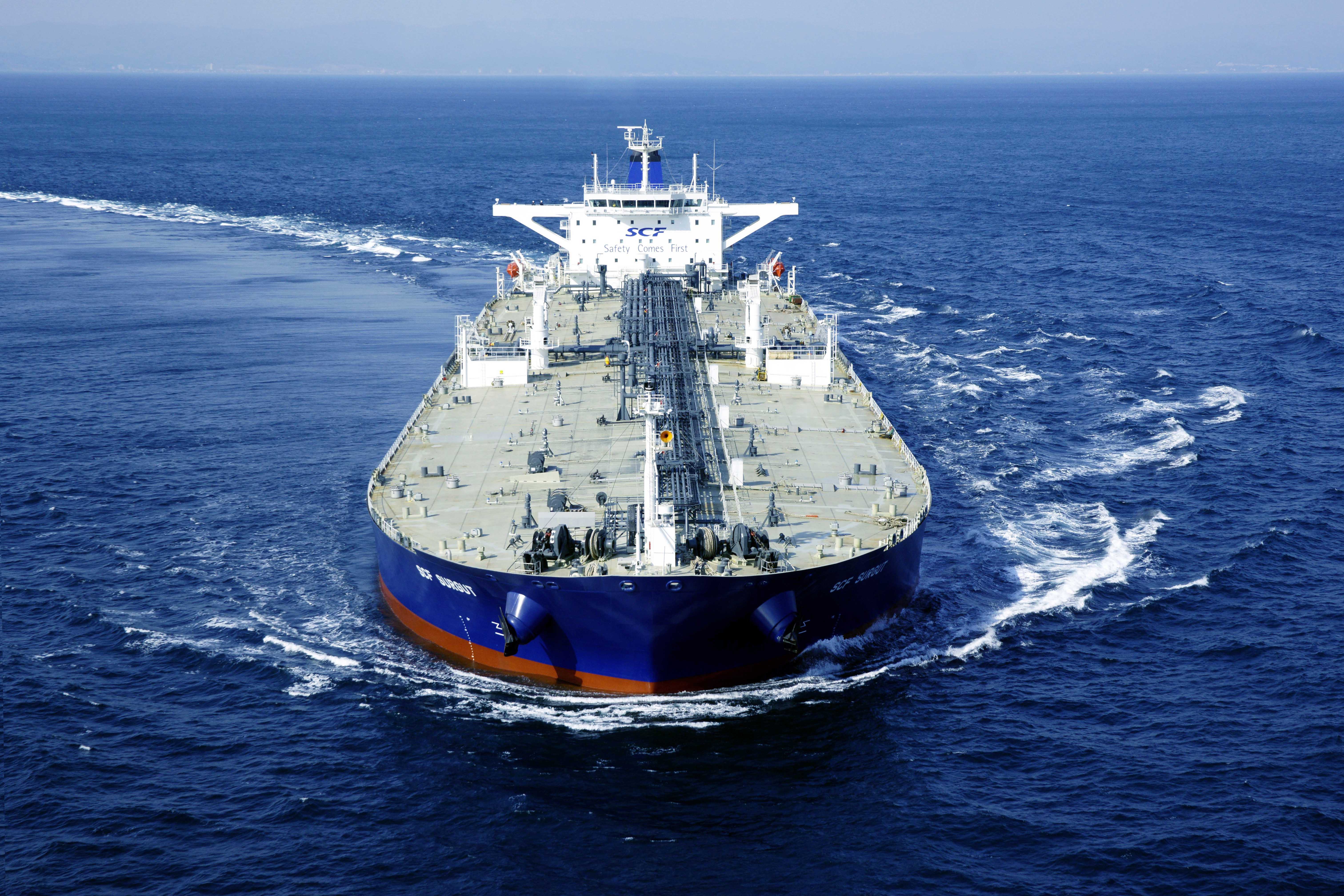 Экипаж танкера "Совкомфлота" спас 19 моряков тонущего судна в Аденском заливе