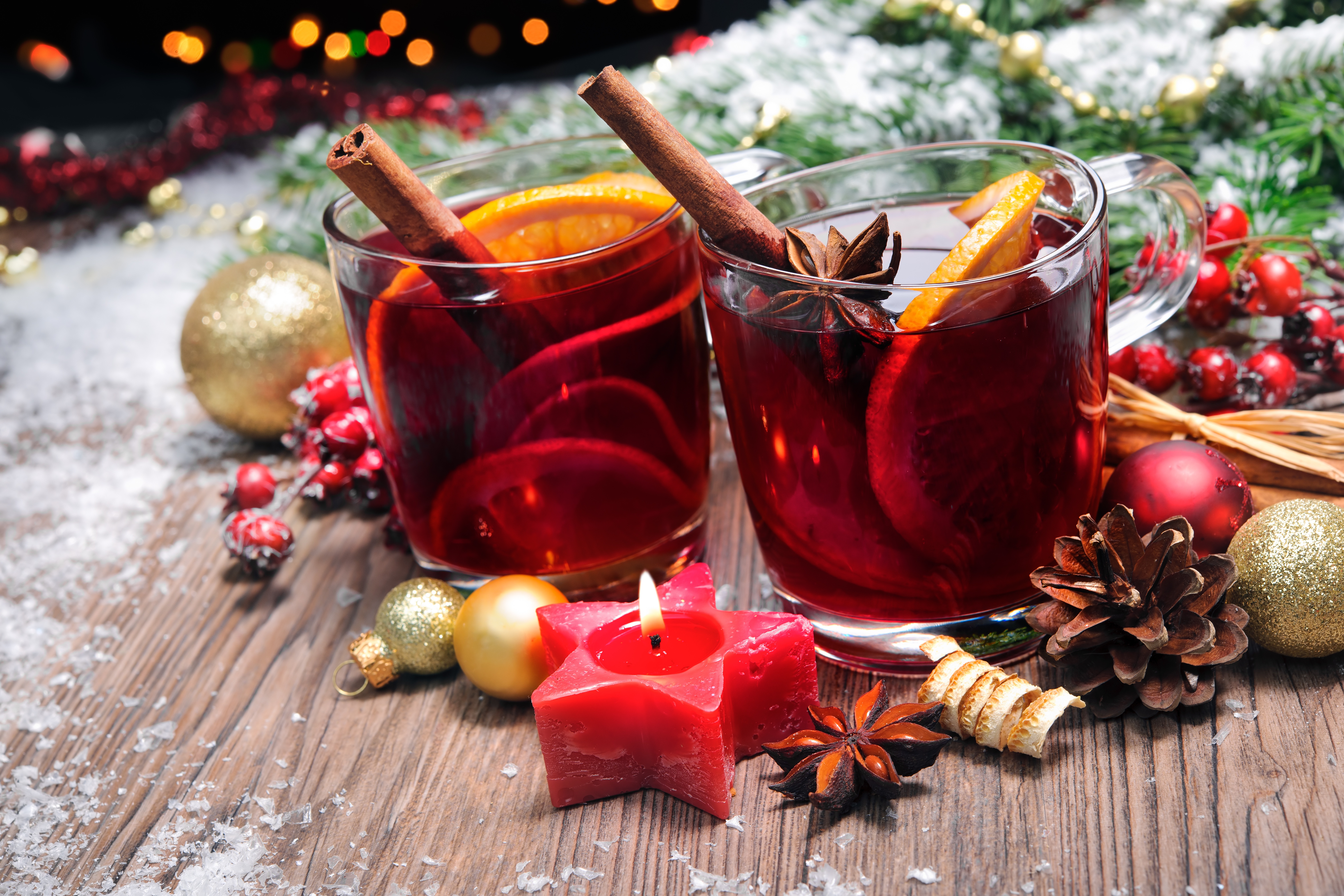 Holiday drinks. Индиана Рождественский глинтвейн. Глинтвейн Mulled Wine Gluhwein. Новогодний глинтвейн. Новогодний чай с корицей.