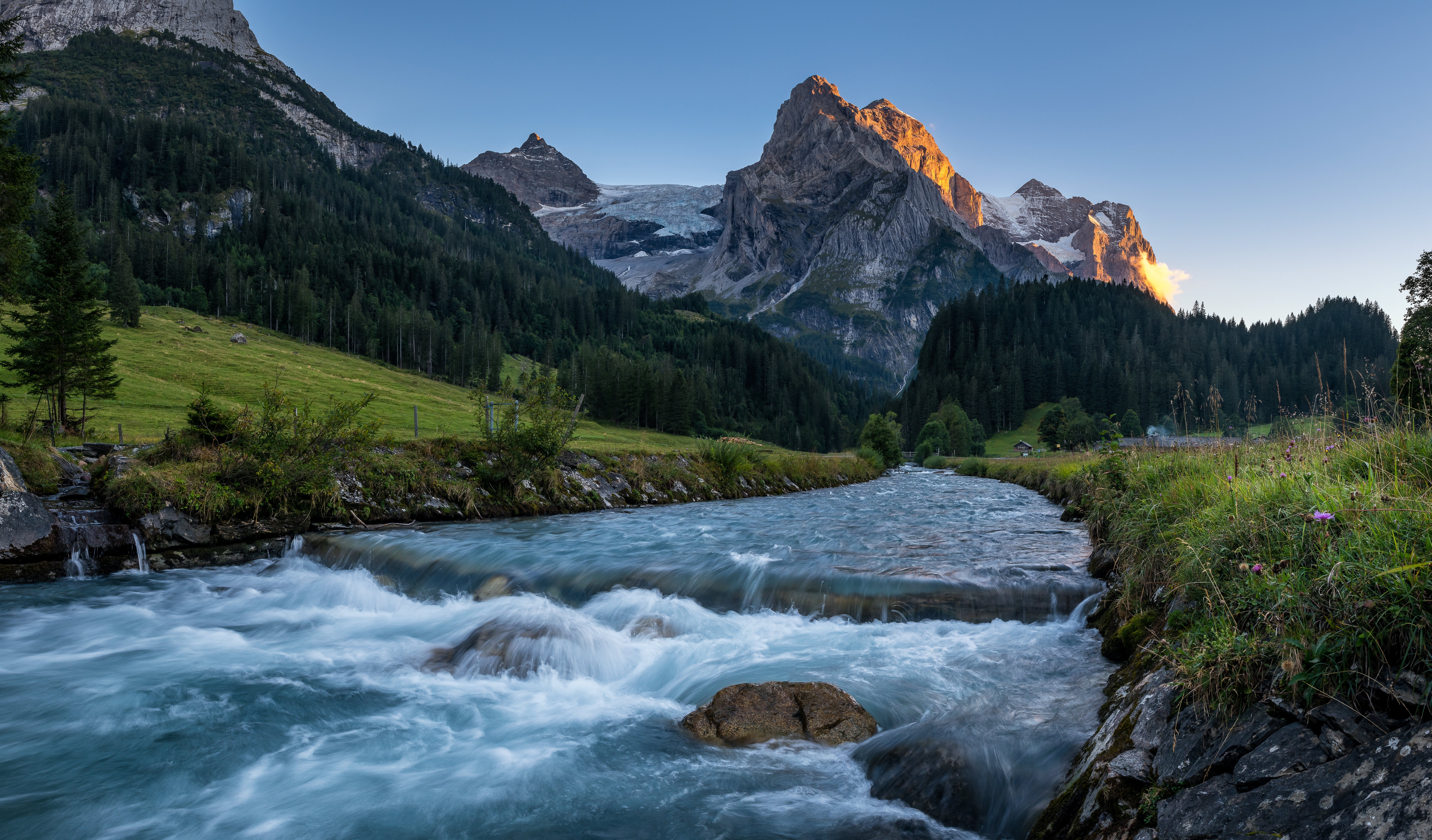 Обои 2560 1600. Долина Розенлау Швейцария. Бернские Альпы Швейцария. Горные реки Альп Италия. Швейцария горные реки.