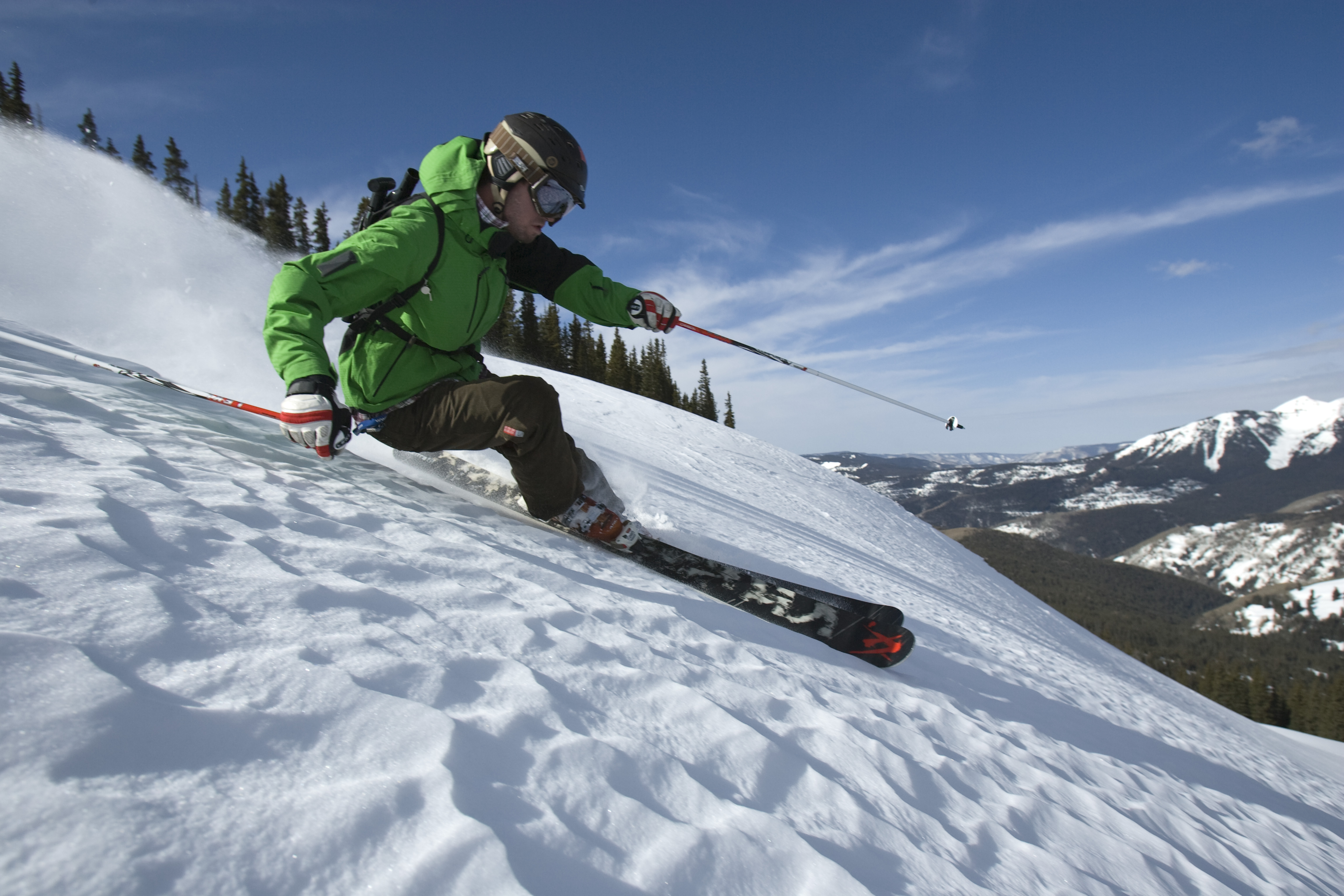 Фото skiing. Фрирайд (горные лыжи и сноуборд). Фрирайд красная Поляна лыжи. Лыжник в горах. Горнолыжный спуск.