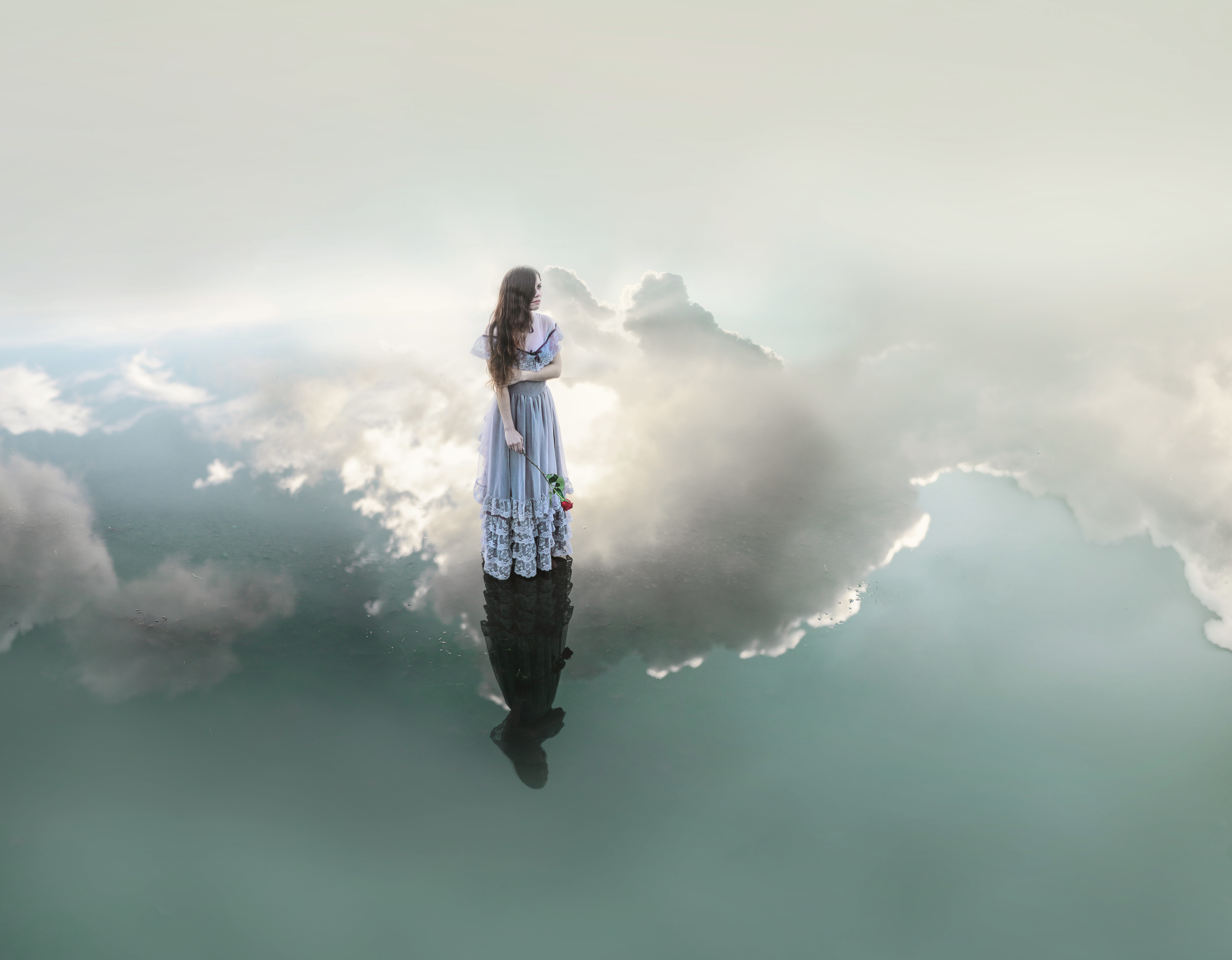 Душа ее отражение. Девушка в облаках. Девочка на облаке. Девушка и небо. Девушка на фоне неба.