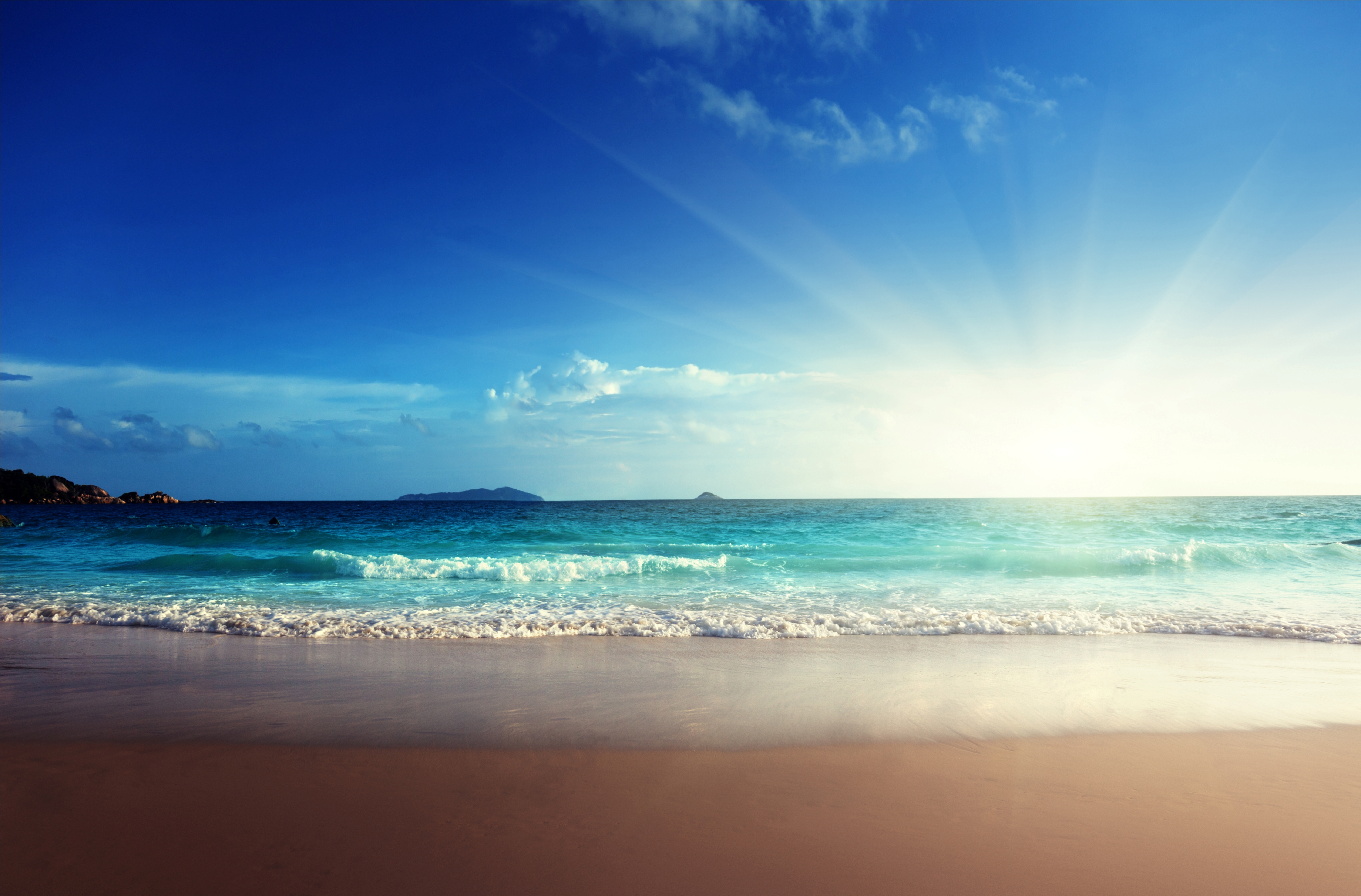 Солнечное небо на море. Море солнце. Море солнце пляж. Солнце пляж. Пляж песок.