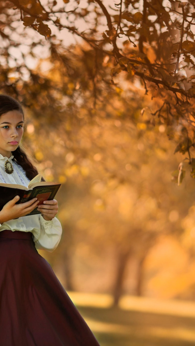 Православная девушка с книгой