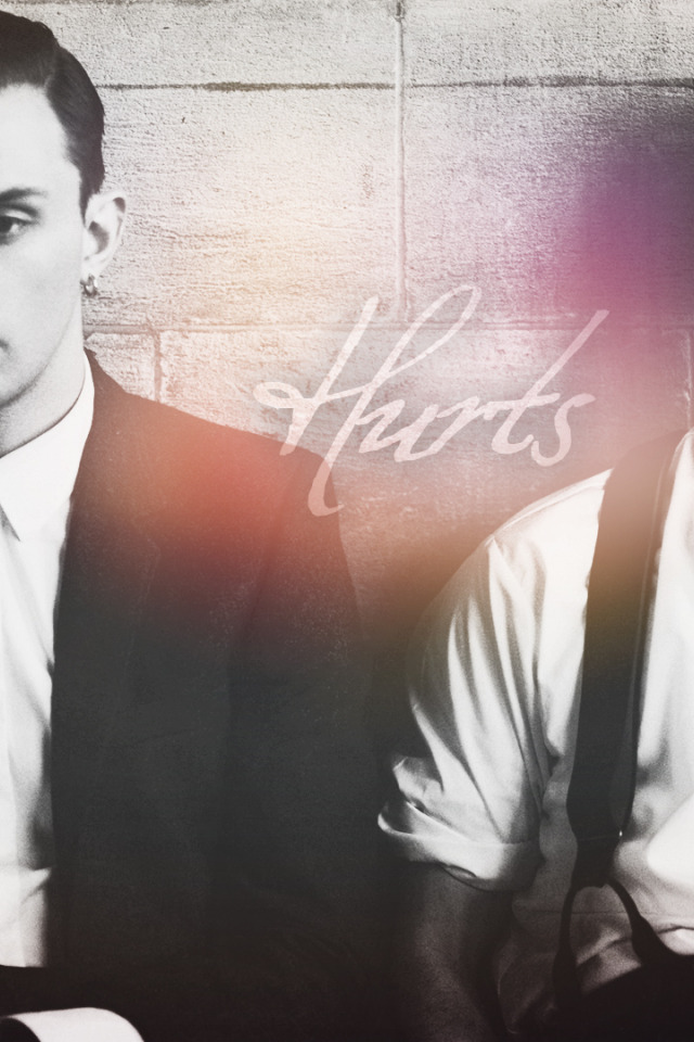 Young hurts. Тео Хатчкрафт. Группа hurts. Hurts обои. Hurts обои на телефон.