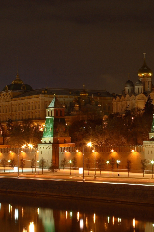 Moscow lighting. Ночной Кремль Москва. Ночной Кремль Звенигород. Кремлевская набережная Москва. Москва Кремль ночью.