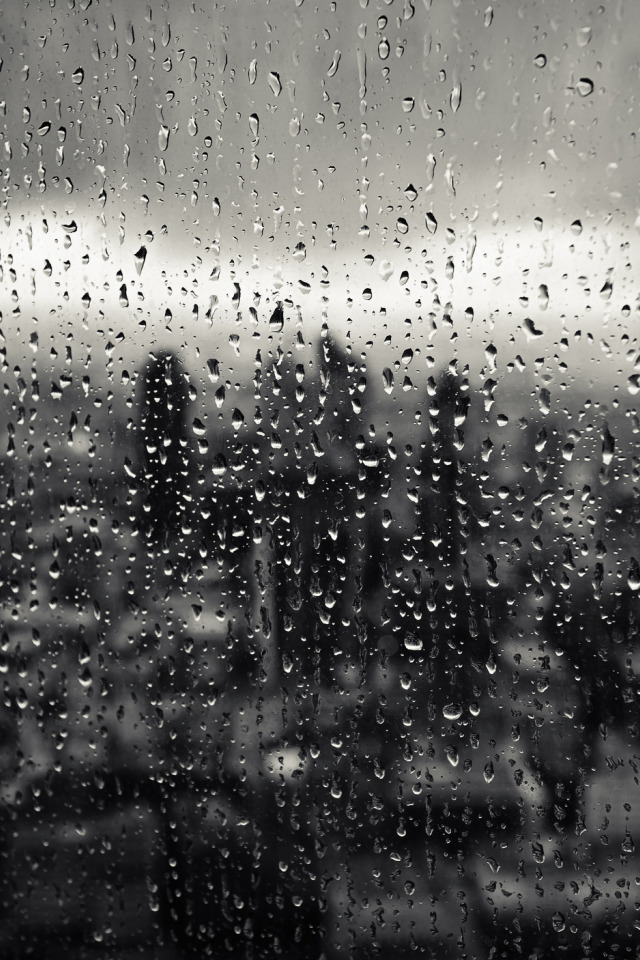 Грустный дождь. Капли на стекле. Дождь за окном. Дождливое окно. Окно в дождевых каплях
