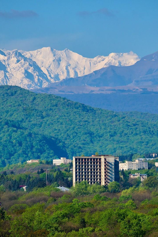 Нальчик терма кабардино балкарская республика. Кабардино-Балкария Нальчик. Северный Кавказ Нальчик. Нальчик столица Кабардино Балкарии горы. Кавказ город Нальчик.