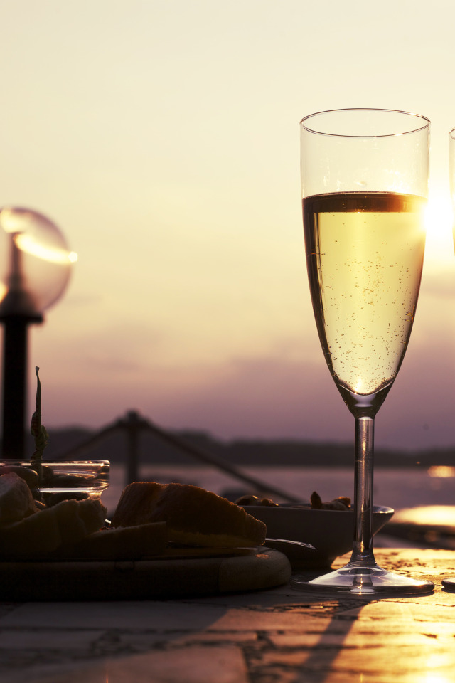 Шампанское в ресторане. Шампанское вечером. Шампанское вечером. Шампанское вечером. Вино шампанское.