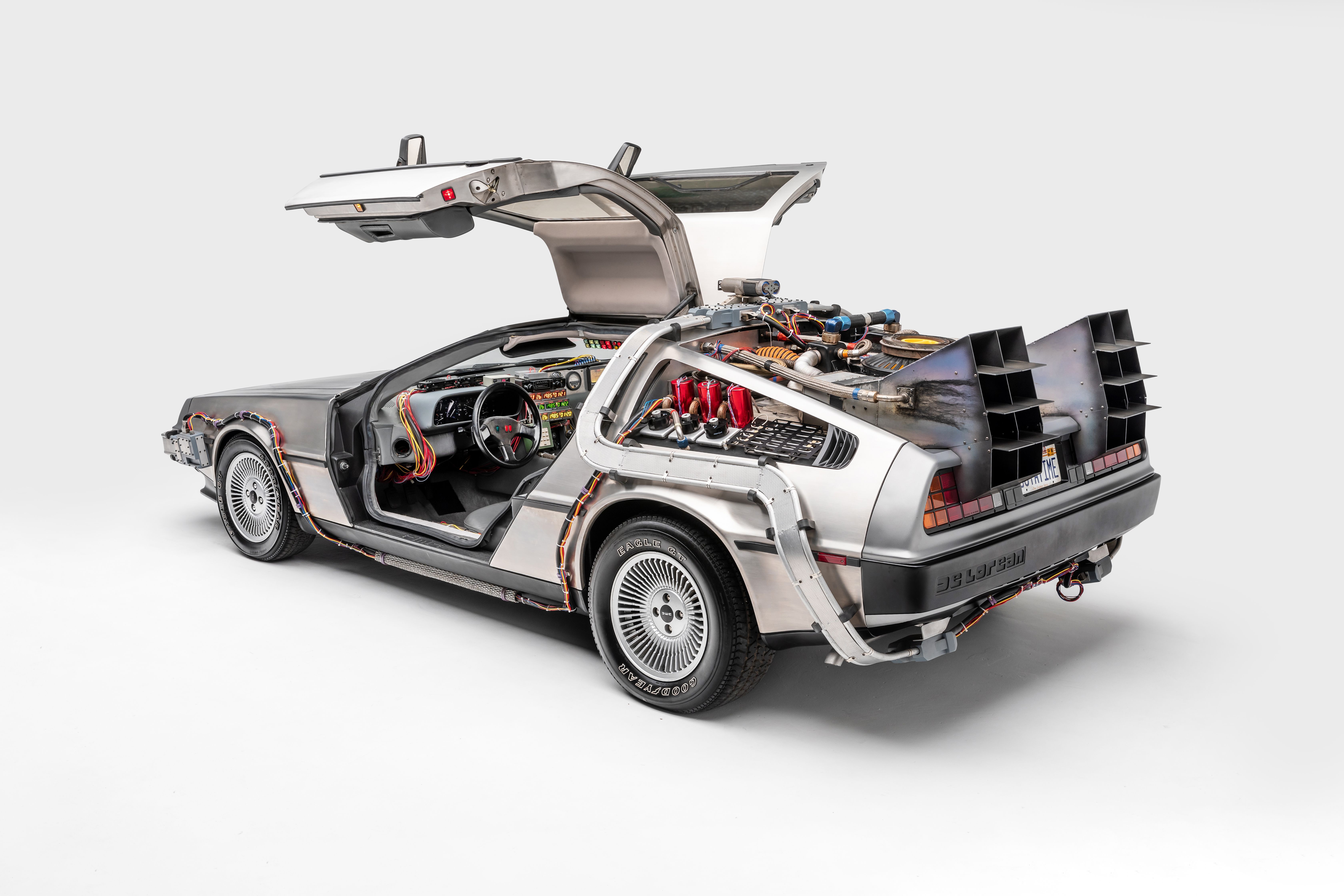 Быстрая машина времени. DELOREAN DMC-12. DMC DELOREAN. Делориан 1985. Делориан DMC 12.