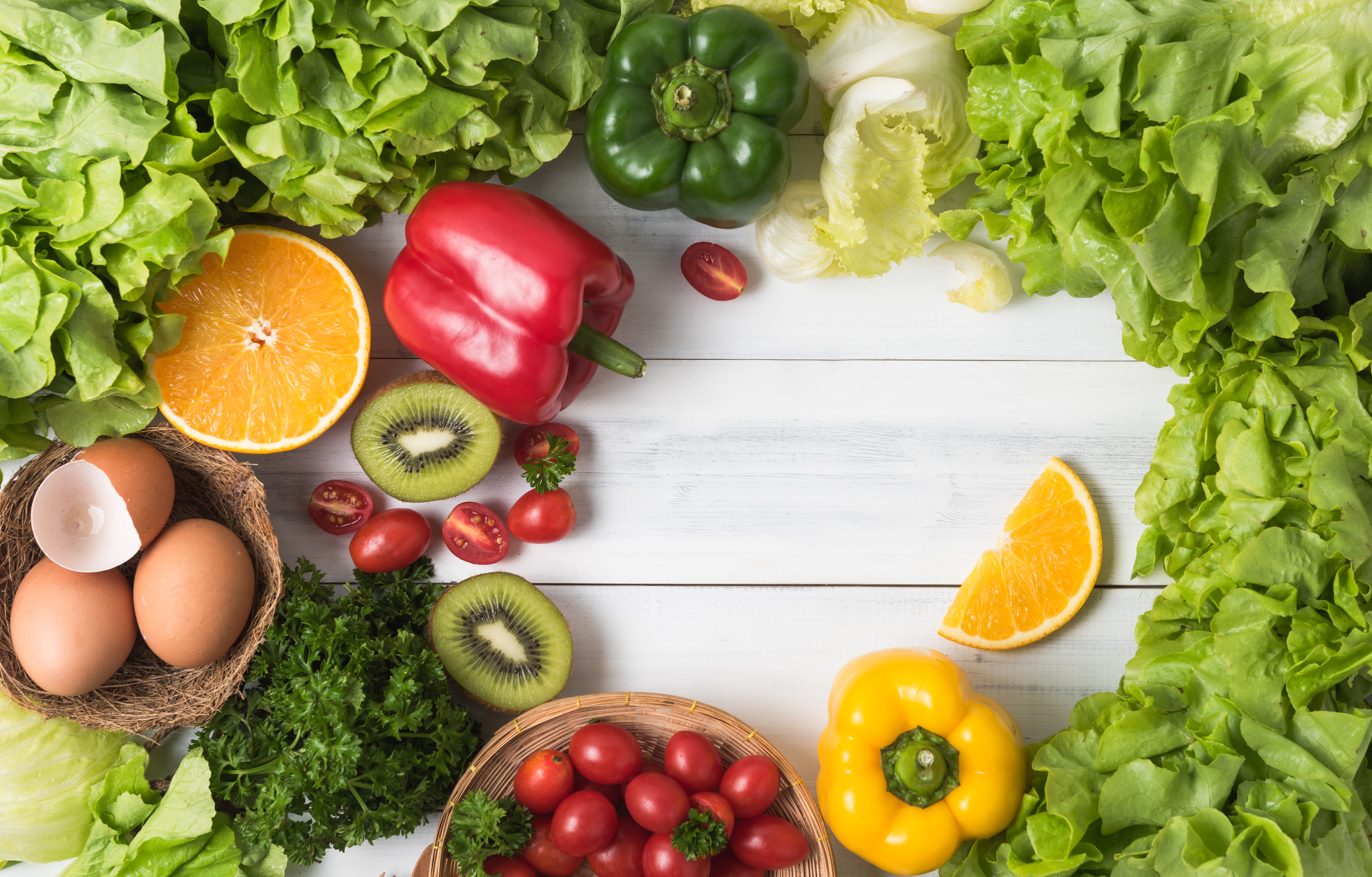 Colourful and crunchy fruit and vegetables can. Овощи и фрукты. Свежие овощи и зелень. Красивые овощи. Здоровая пища.