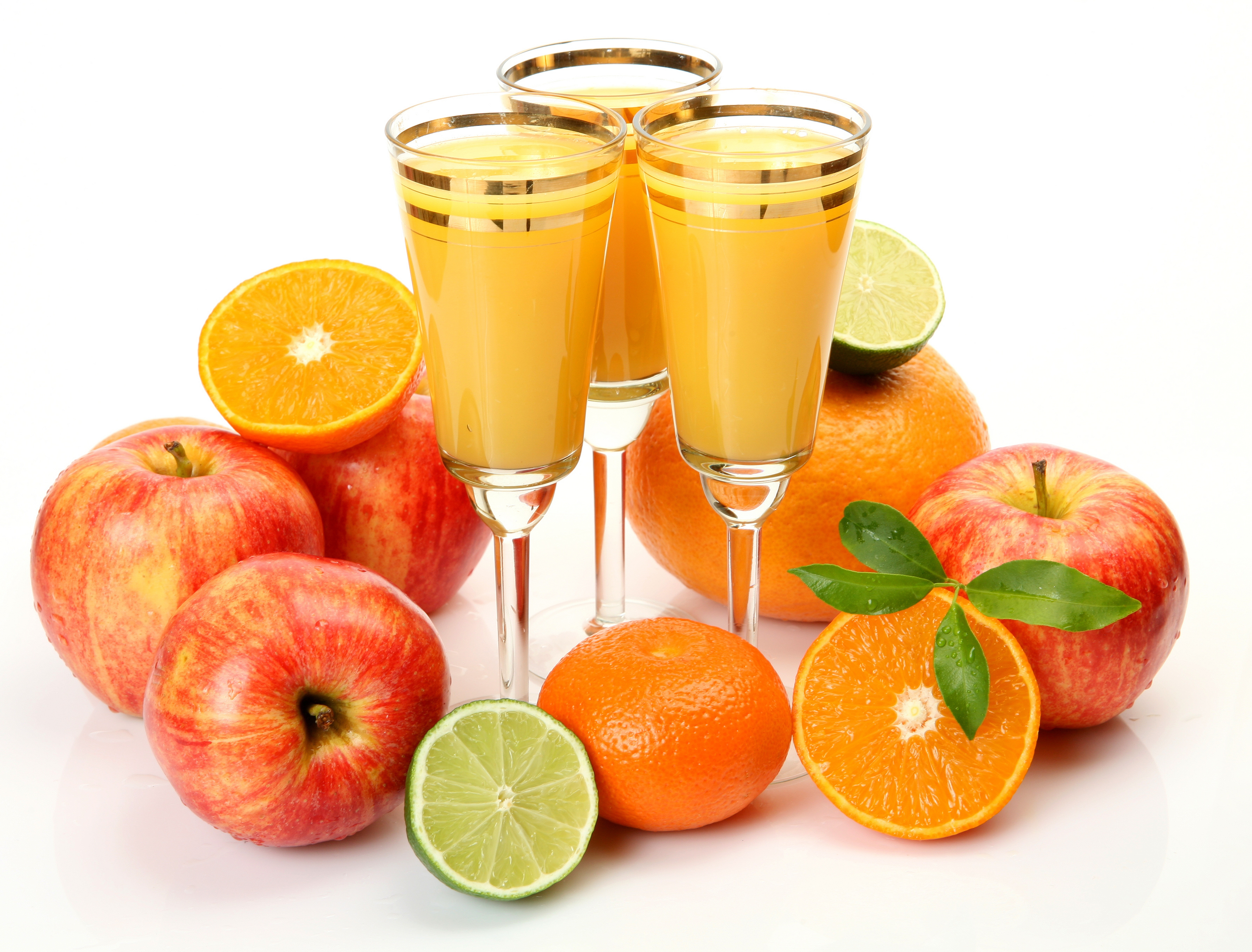 Яблочно апельсиновый. Сок (напиток). Фрукты сок. Стакан сока. Сок на белом фоне.