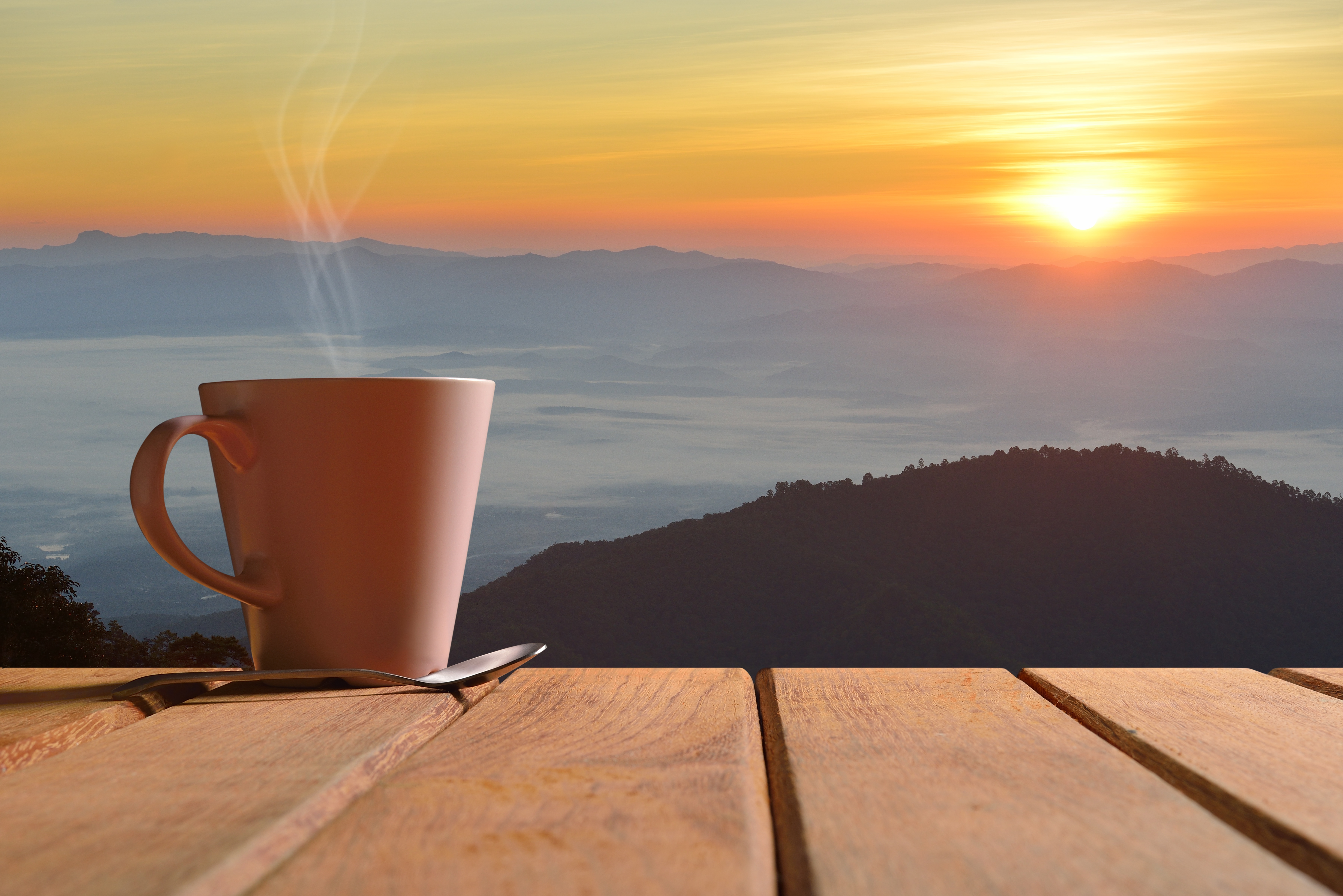 Картинка утро супер. Чашка утреннего кофе. Утро солнце. Красивое утро. Утро кофе солнце.
