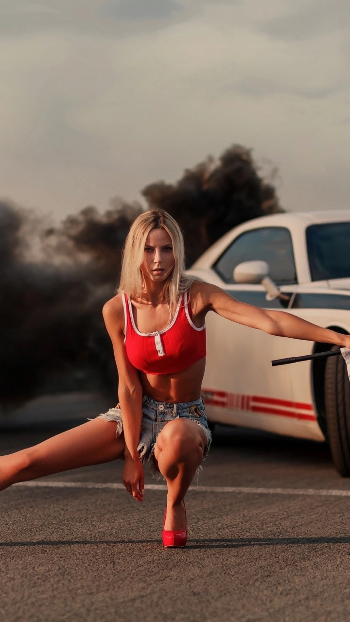 Скачать обои Car Dodge Challenger Shorts Sky Clouds Model Women Blonde раздел девушки в 7063
