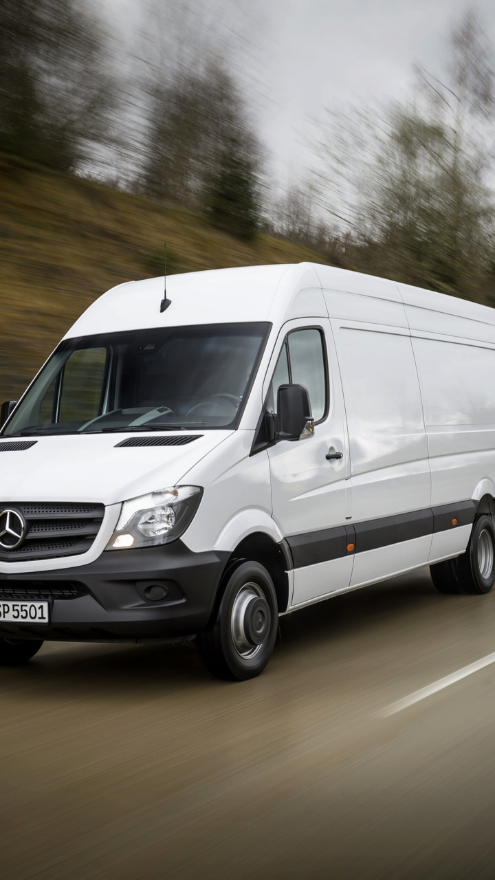 Скачать обои дорога, белый, Mercedes-Benz, скорость, фургон, Sprinter, 2016,  раздел грузовики в разрешении 720x1280