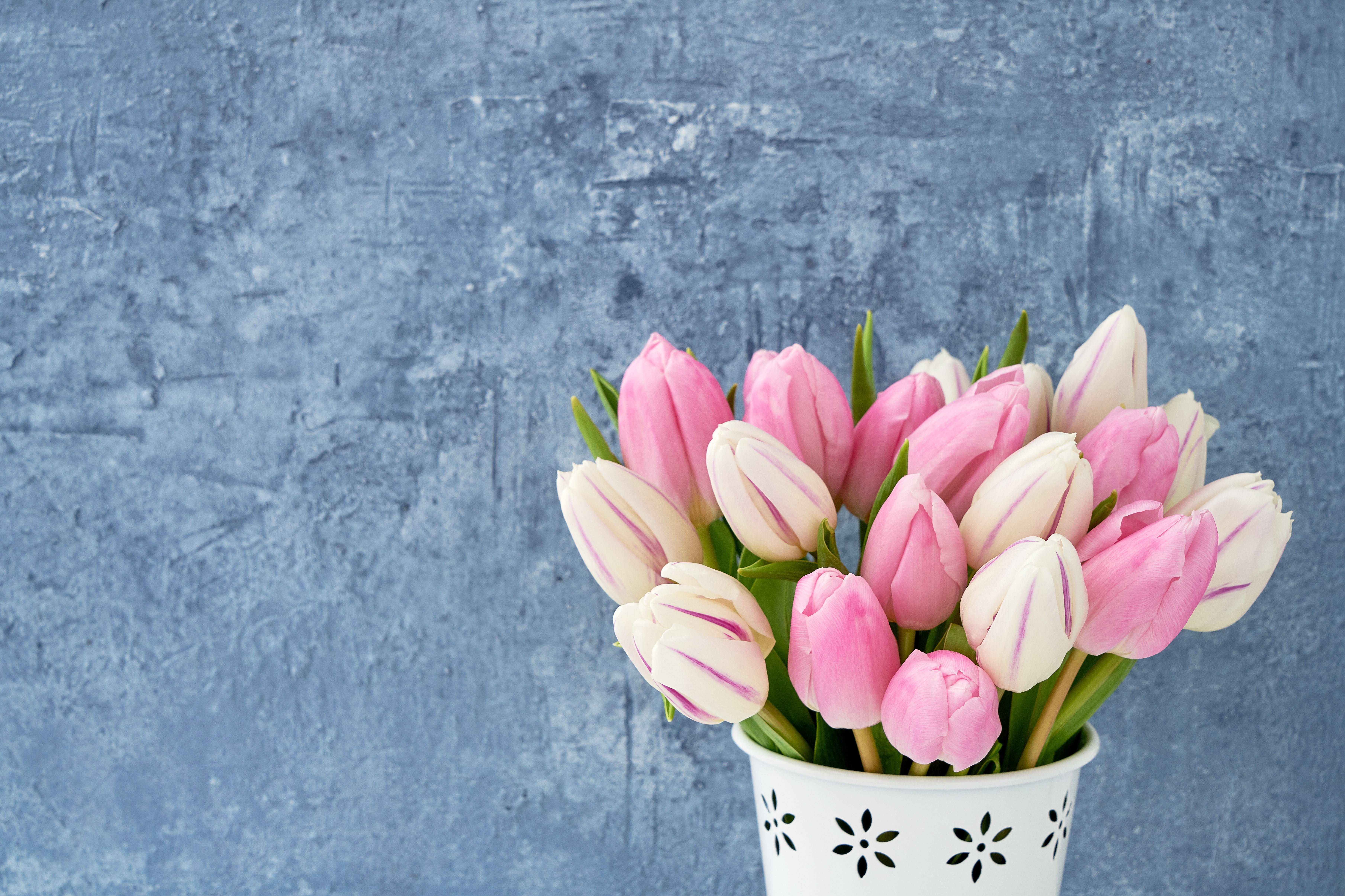 Фон тюльпаны нежный. Розовые тюльпаны. Букет тюльпанов. Букет весенних цветов. Тюльпаны пастельных тонов.
