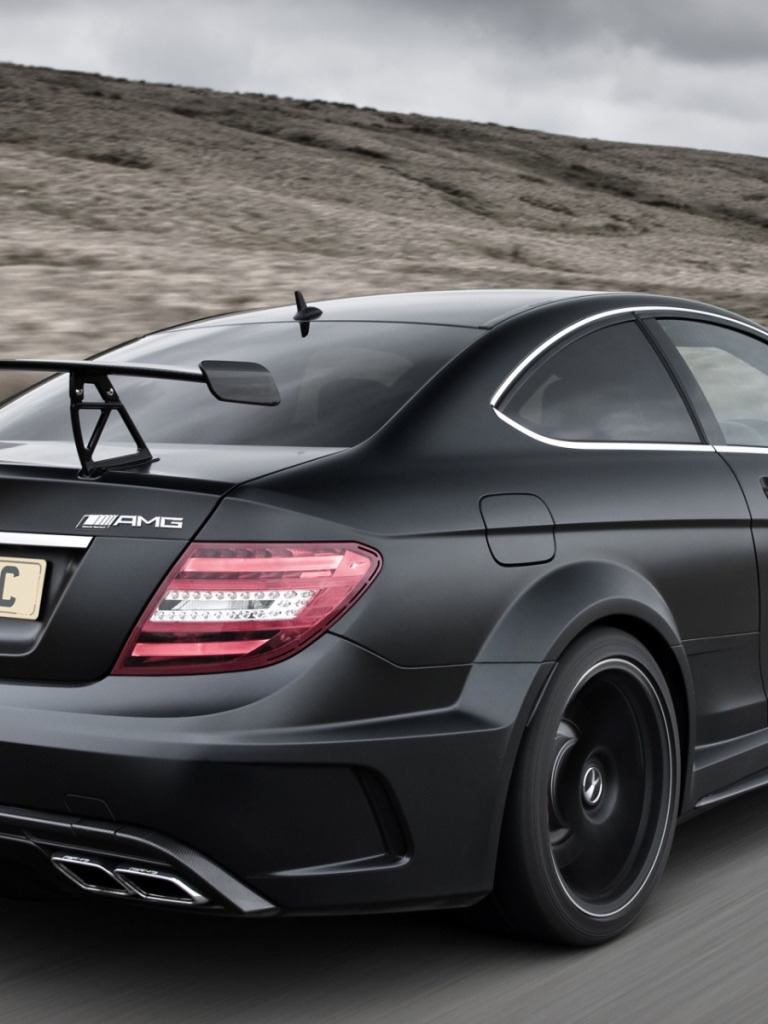 Mercedes Benz c63 AMG черный