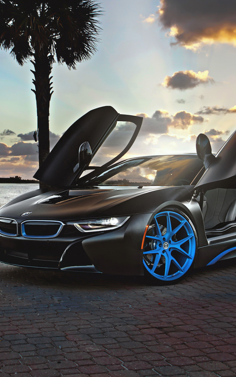 BMW i8 на закате